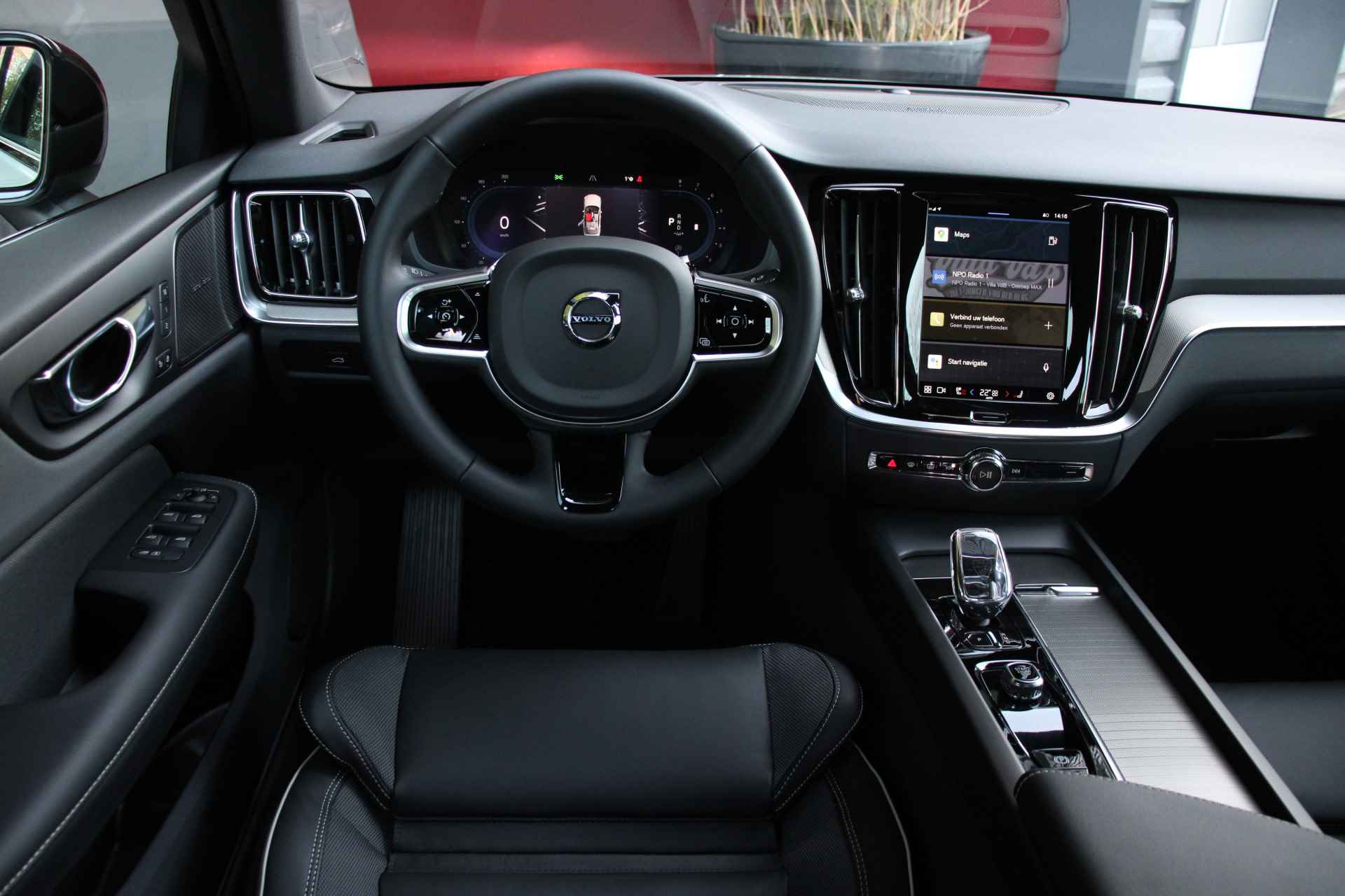 Volvo S60 B4 198pk Plus Dark Black Edition | 360º Camera | Harman/Kardon | Memory Seats | Adaptive Cruise | 19" velgen - 8/25