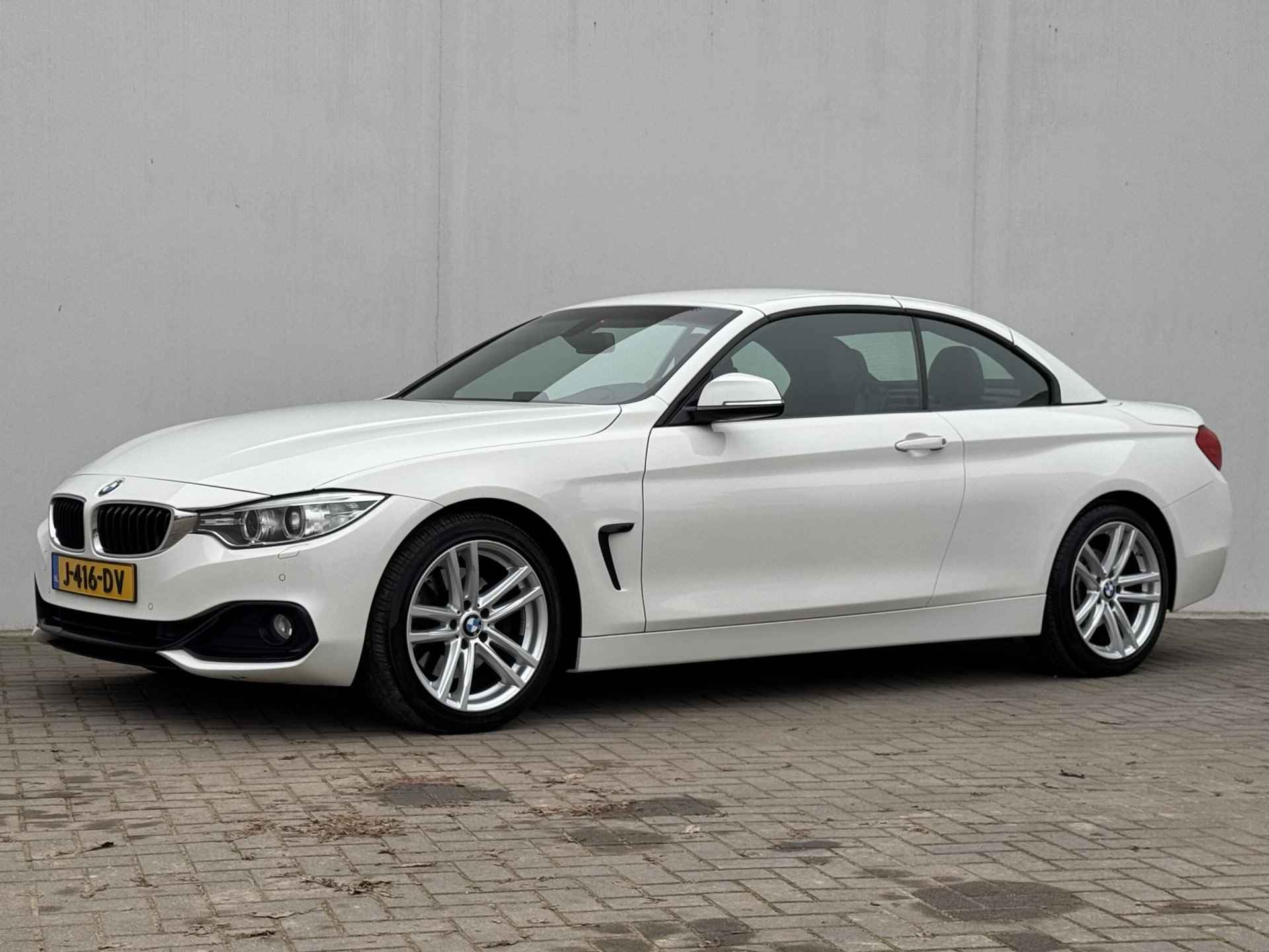 BMW 4-serie Cabrio 430i Centennial High Executive / Stoelverwarming / Parkeersensoren voor en achter / Navigatie / Lederen bekleding - 2/44