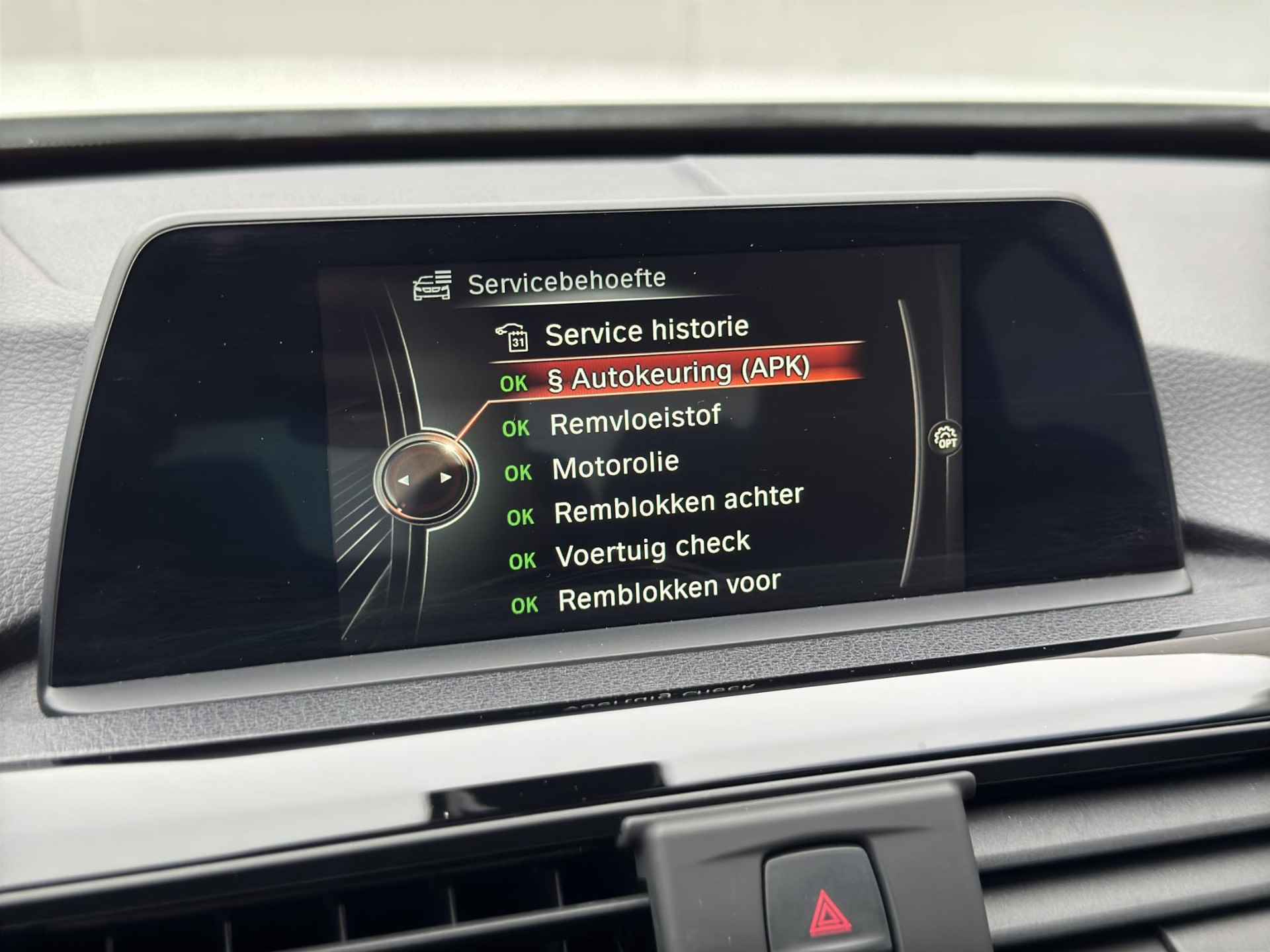 BMW 4-serie Cabrio 430i Centennial High Executive / Stoelverwarming / Parkeersensoren voor en achter / Navigatie / Lederen bekleding - 6/44