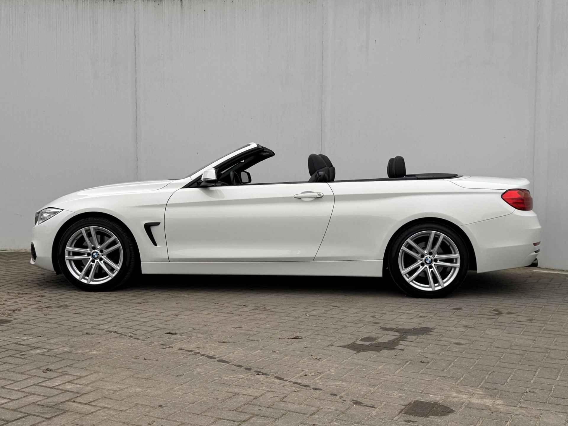 BMW 4-serie Cabrio 430i Centennial High Executive / Stoelverwarming / Parkeersensoren voor en achter / Navigatie / Lederen bekleding - 10/44