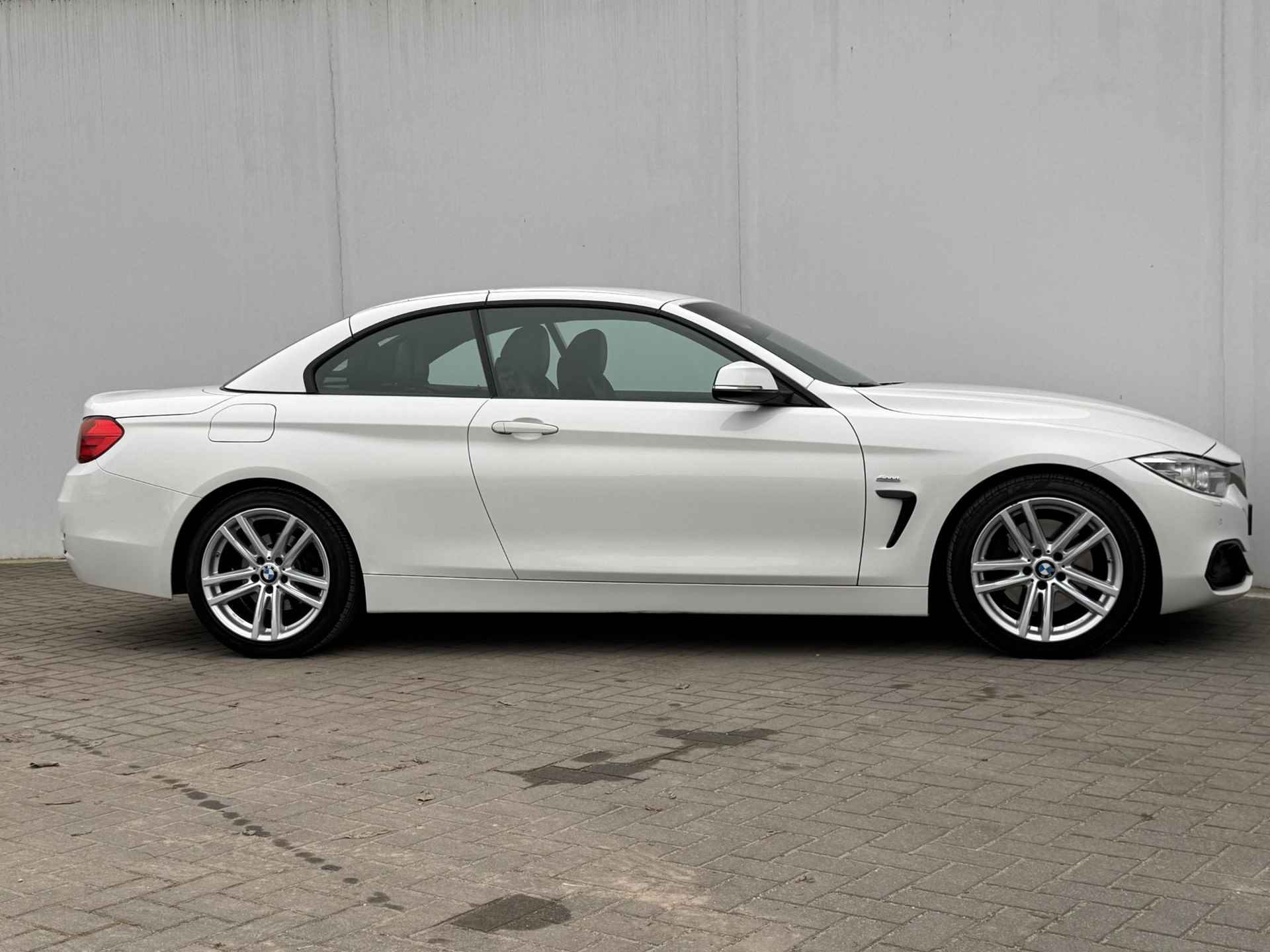 BMW 4-serie Cabrio 430i Centennial High Executive / Stoelverwarming / Parkeersensoren voor en achter / Navigatie / Lederen bekleding - 30/44