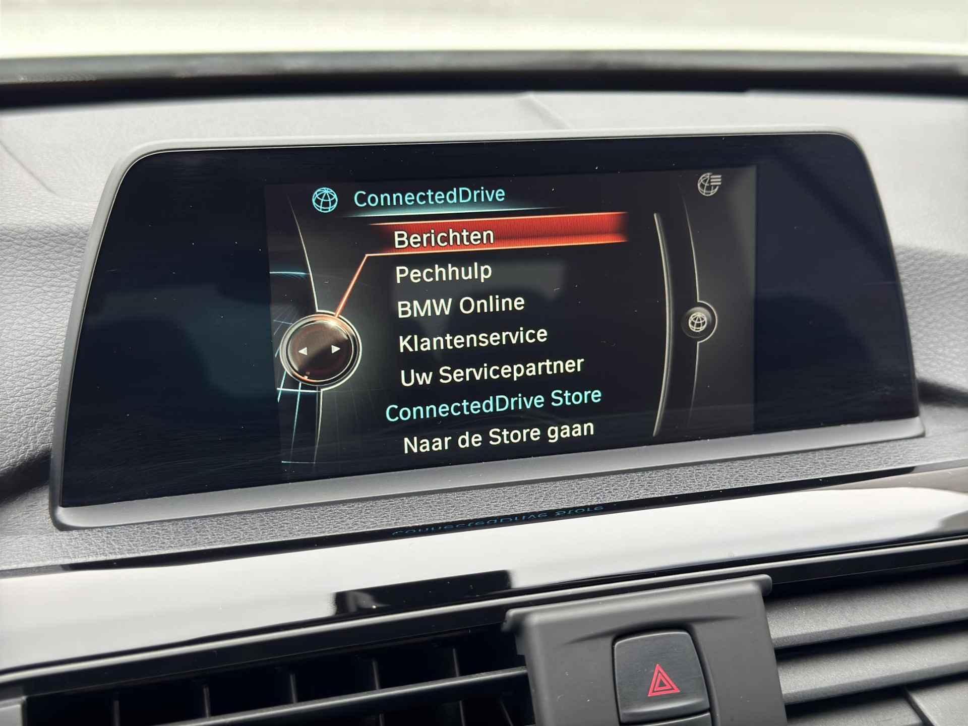 BMW 4-serie Cabrio 430i Centennial High Executive / Stoelverwarming / Parkeersensoren voor en achter / Navigatie / Lederen bekleding - 36/44