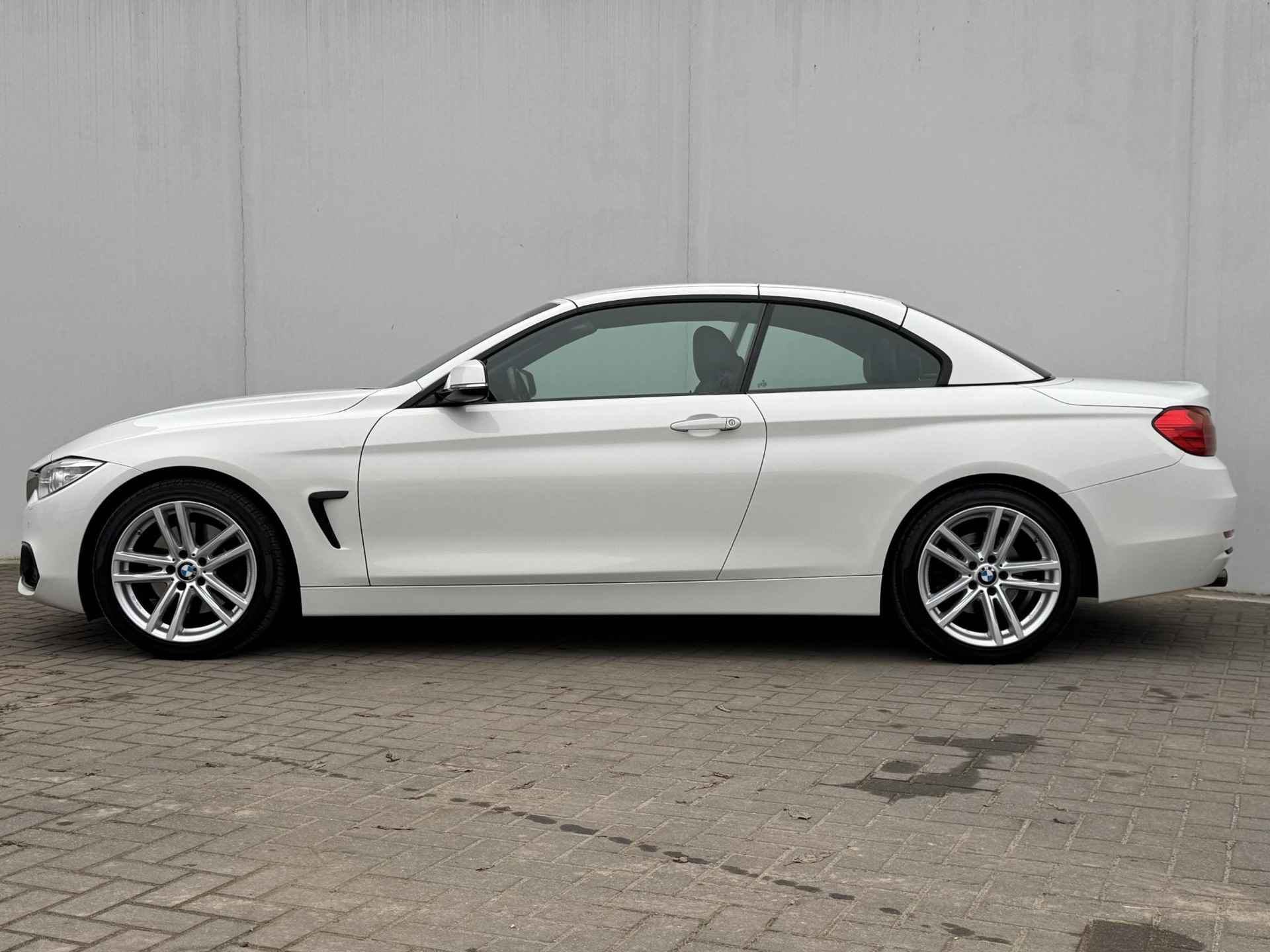 BMW 4-serie Cabrio 430i Centennial High Executive / Stoelverwarming / Parkeersensoren voor en achter / Navigatie / Lederen bekleding - 39/44