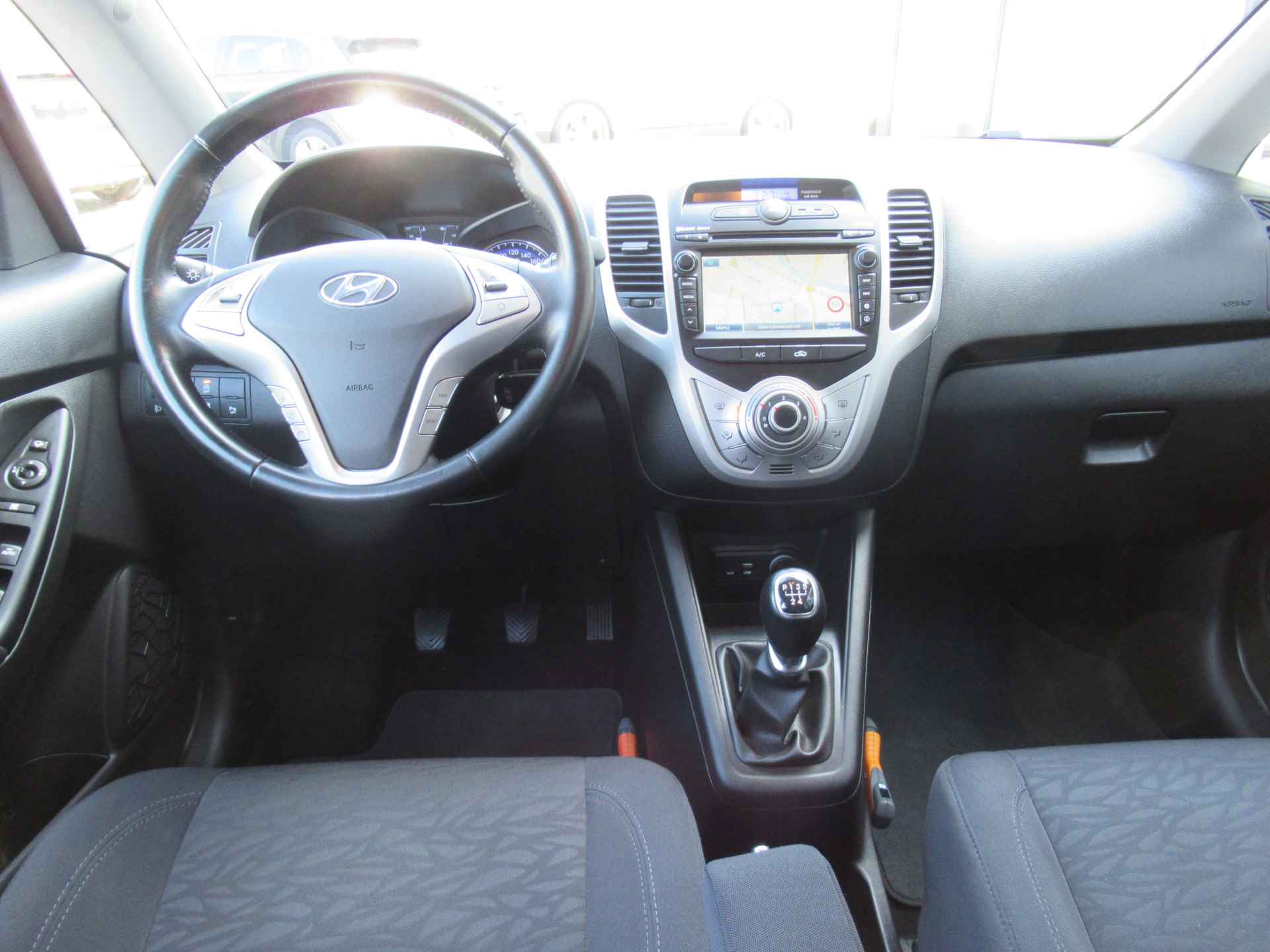 Hyundai ix20 1.4i Go! Dealer onderh | Navigatie | camera | airco | 16"inch LMV - 18/27