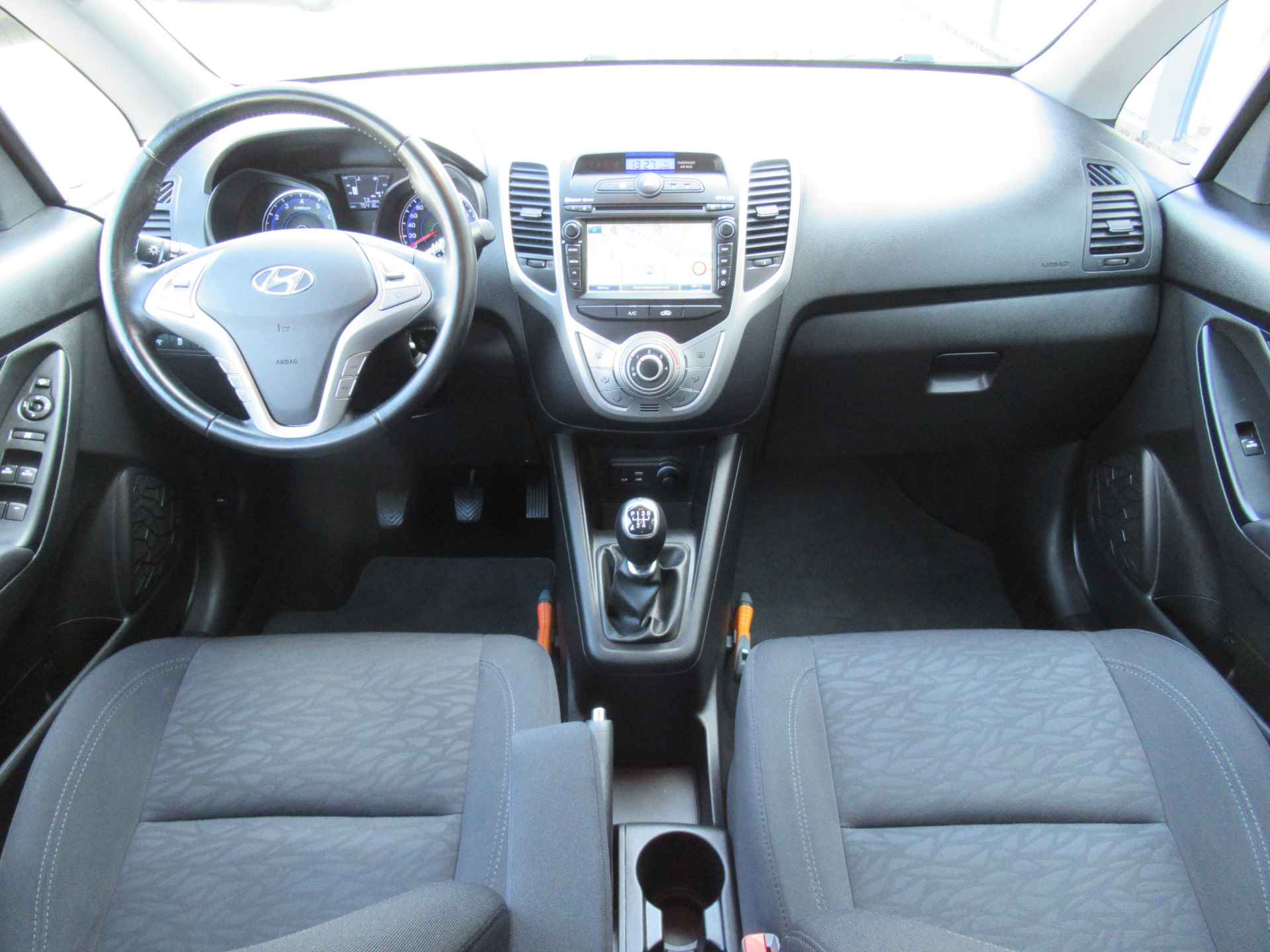 Hyundai ix20 1.4i Go! Dealer onderh | Navigatie | camera | airco | 16"inch LMV - 19/27