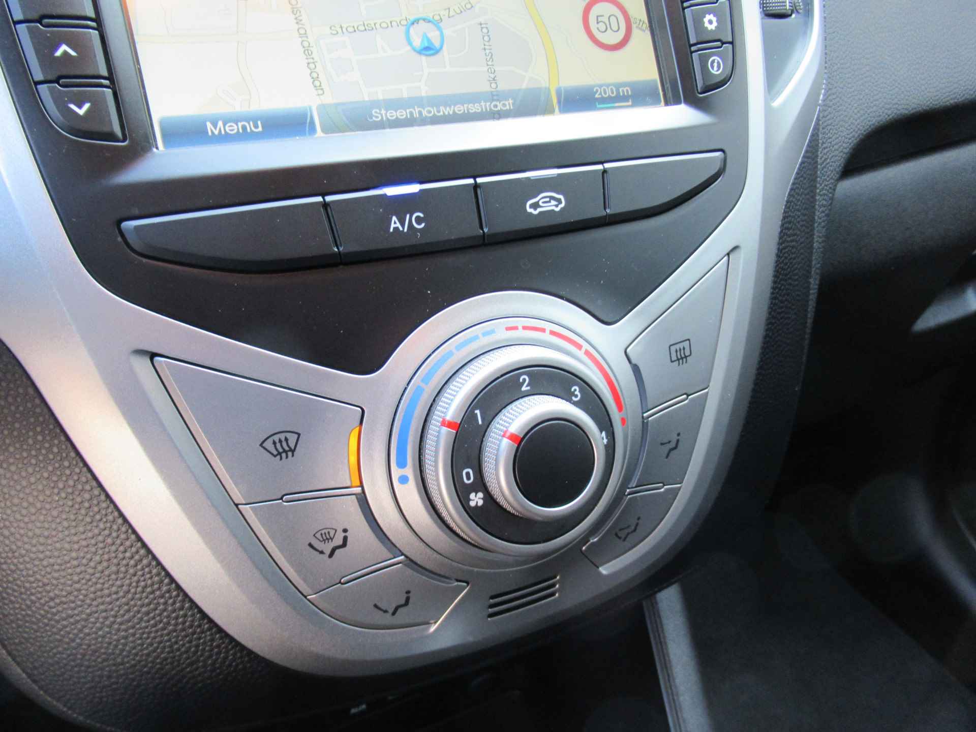 Hyundai ix20 1.4i Go! Dealer onderh | Navigatie | camera | airco | 16"inch LMV - 27/27