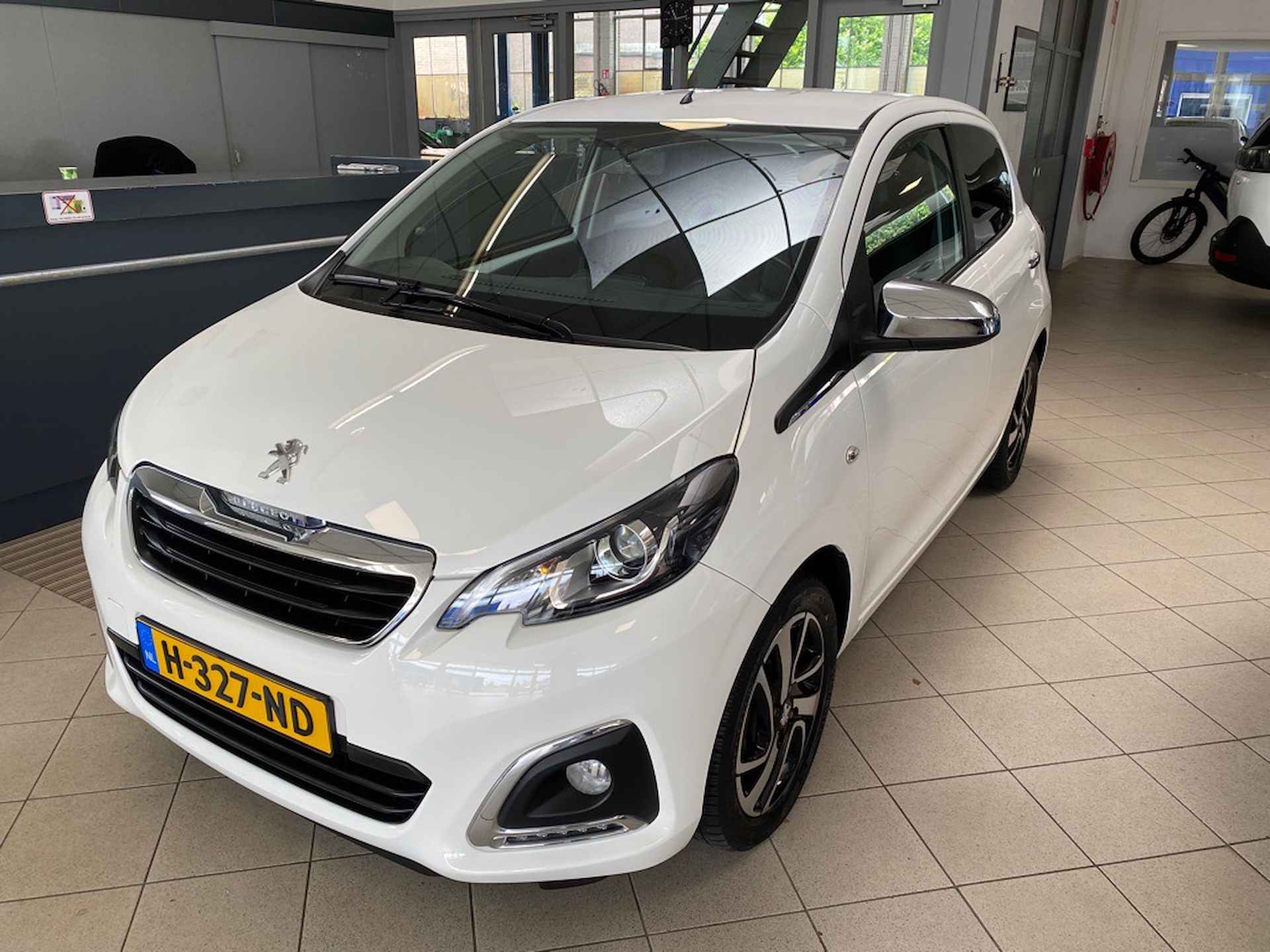 PEUGEOT 108 1.0 e-VTi 72pk 5D Allure - 4/18