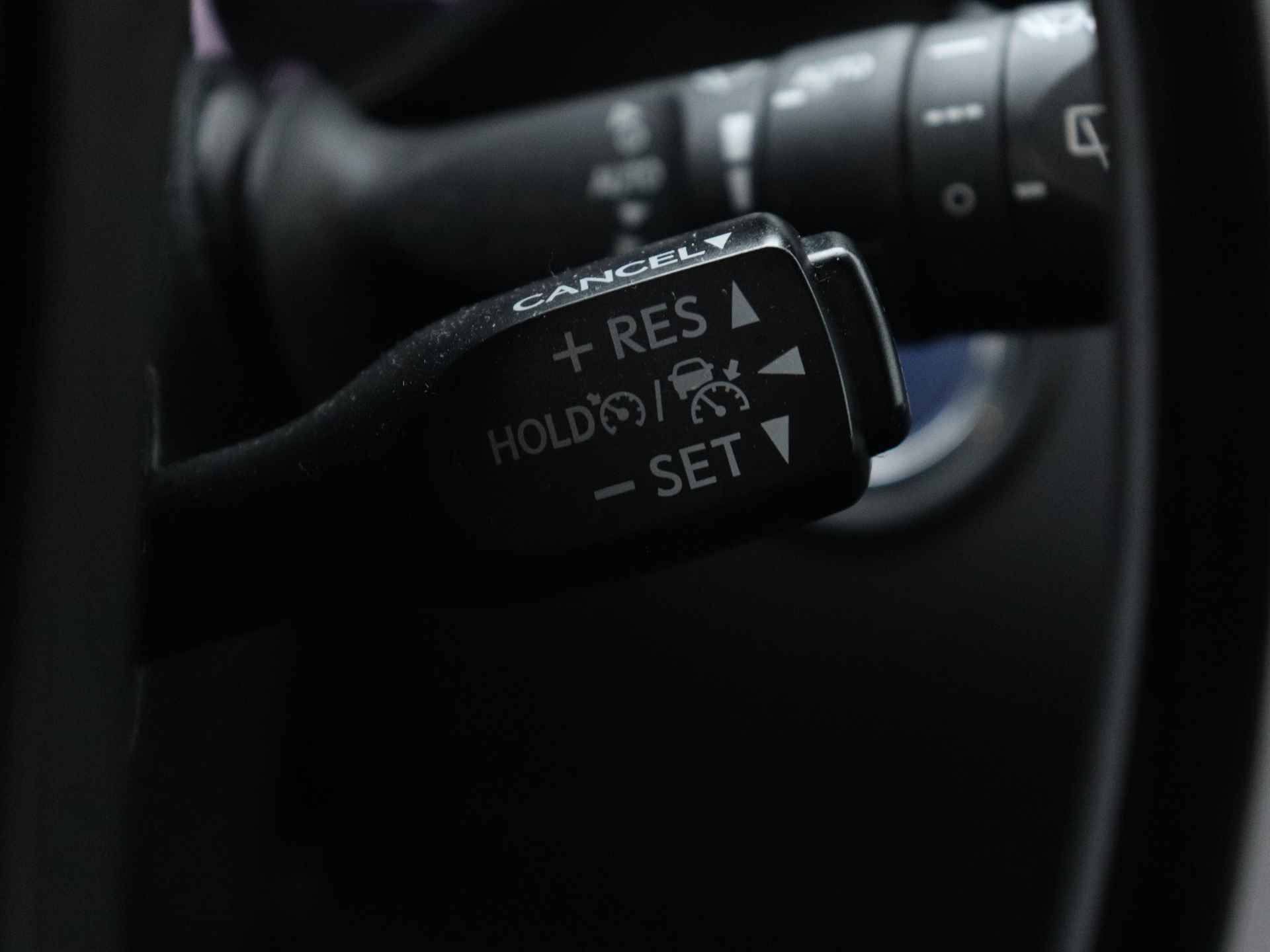 Toyota C-HR 1.8 Hybrid Dynamic | Navigatie | LED Verlichting | 01-06 DVL CF - 26/45