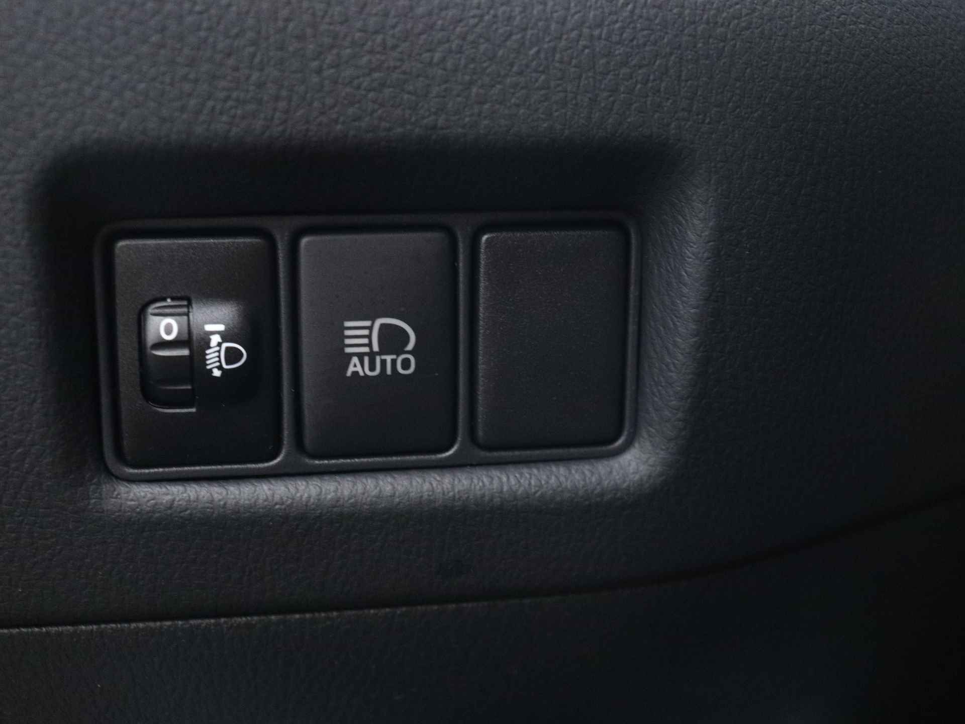 Toyota C-HR 1.8 Hybrid Dynamic | Navigatie | LED Verlichting | 01-06 DVL CF - 34/45