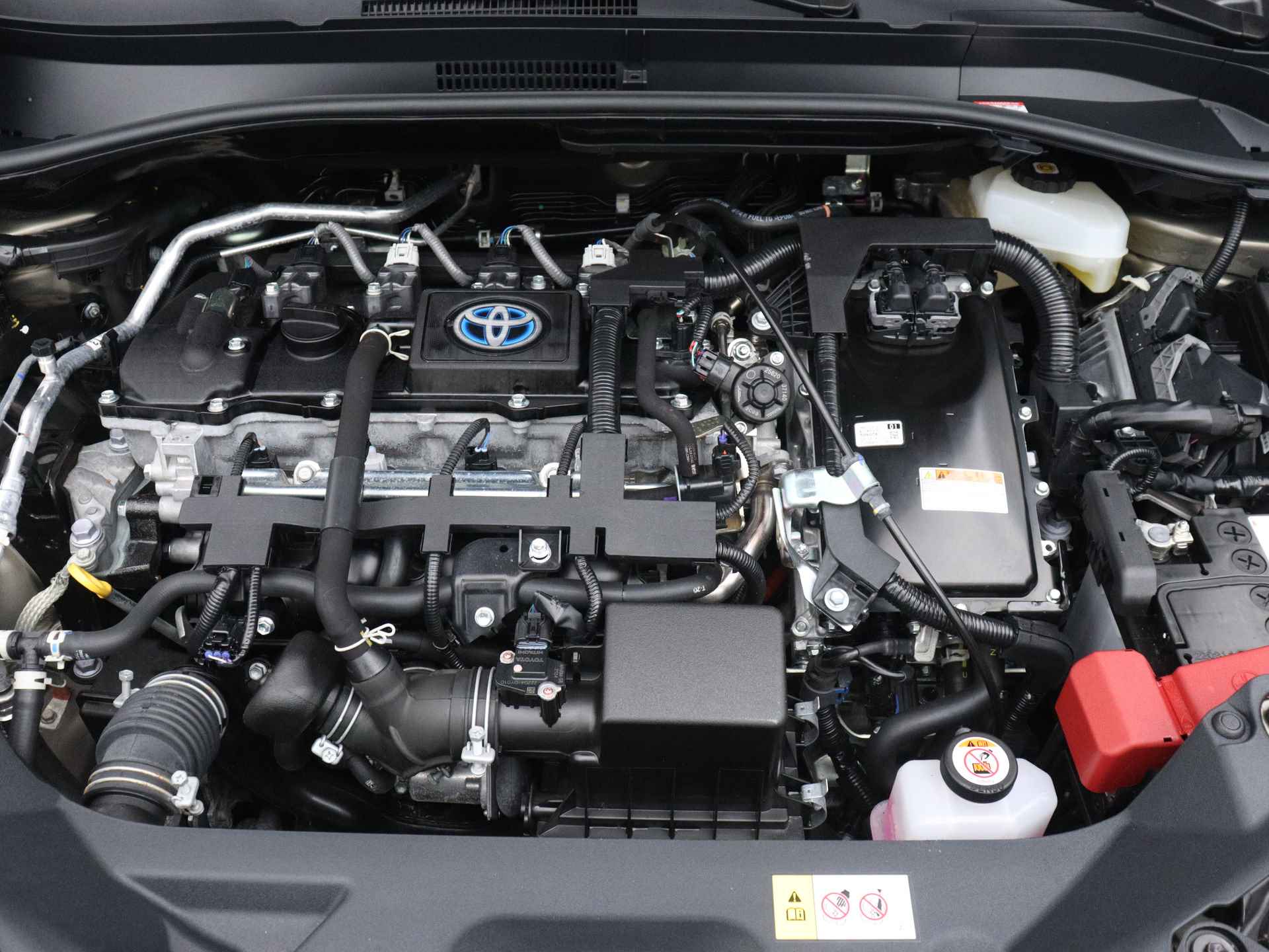 Toyota C-HR 1.8 Hybrid Dynamic | Navigatie | LED Verlichting | 01-06 DVL CF - 41/45