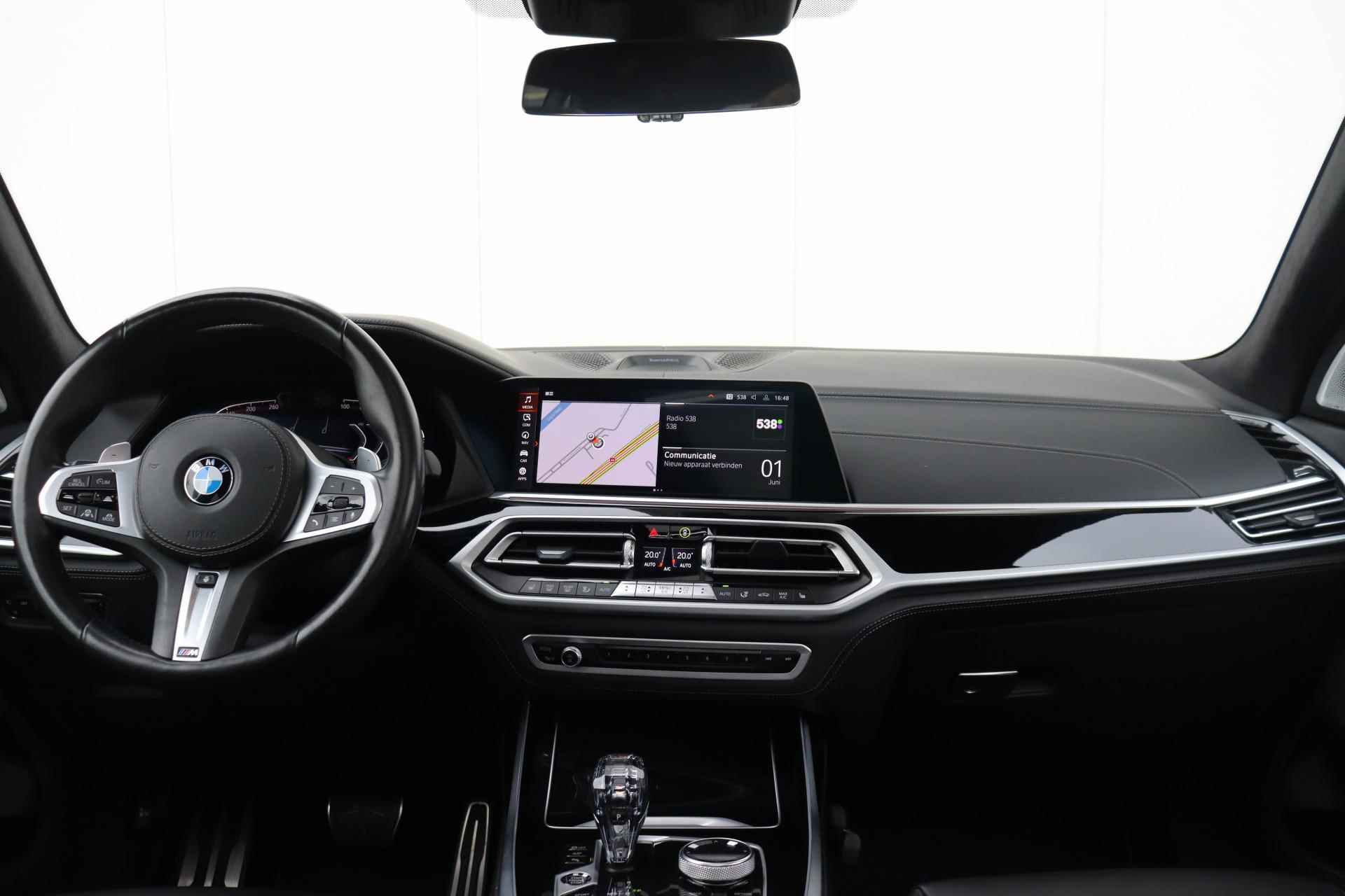 BMW X7 xDrive40i High Executive M-Sportpakket / Bowers & Wilkins / Copilot Pack / Skylounge Panoramadak / Trekhaak / 22'' - 16/38