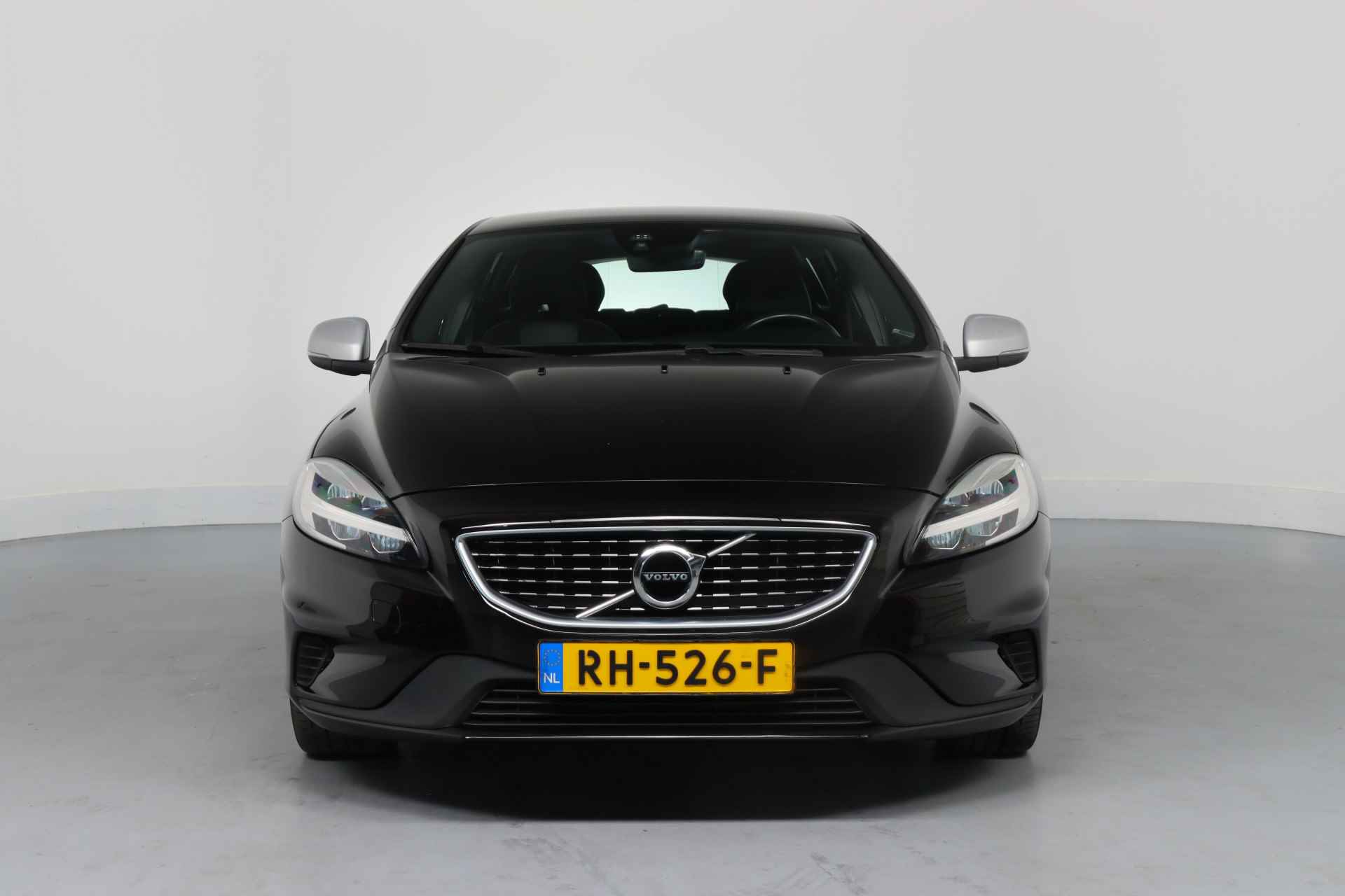 Volvo V40 2.0 T4 Business Sport | 1e Eigenaar! | Dealer Onderhouden! | R-Design | LED | Navi |Stoelverwarming | Clima | Leder/Alcantara | - 2/31