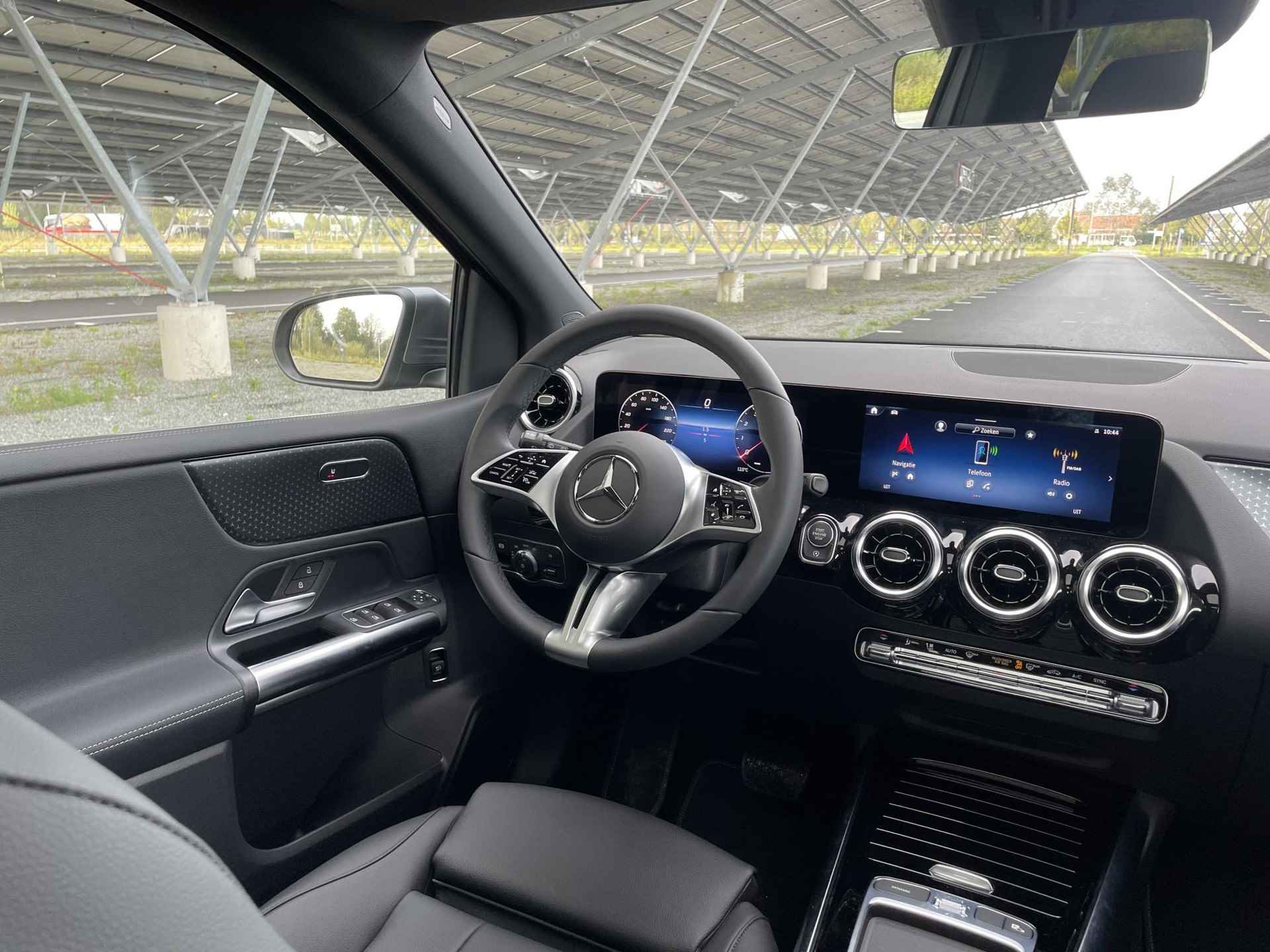Mercedes-Benz B-klasse 180 Business Line | Facelift | Panoramadak | Parkeercamera | Stoelverwarming | Elek. achterklep | - 13/32