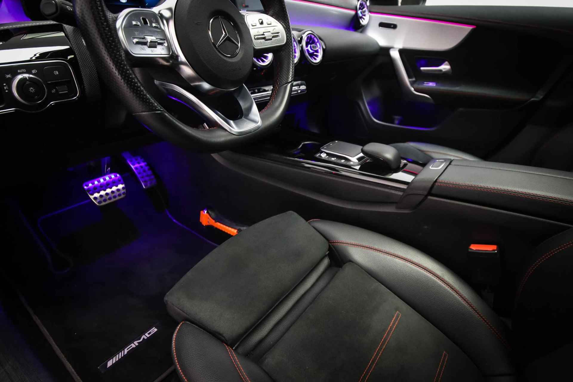 Mercedes-Benz CLA-klasse 200 AMG Line | PANORAMADAK | WIDESCREEN | APPLE | SFEERVERLICHTING | 19" - 29/63