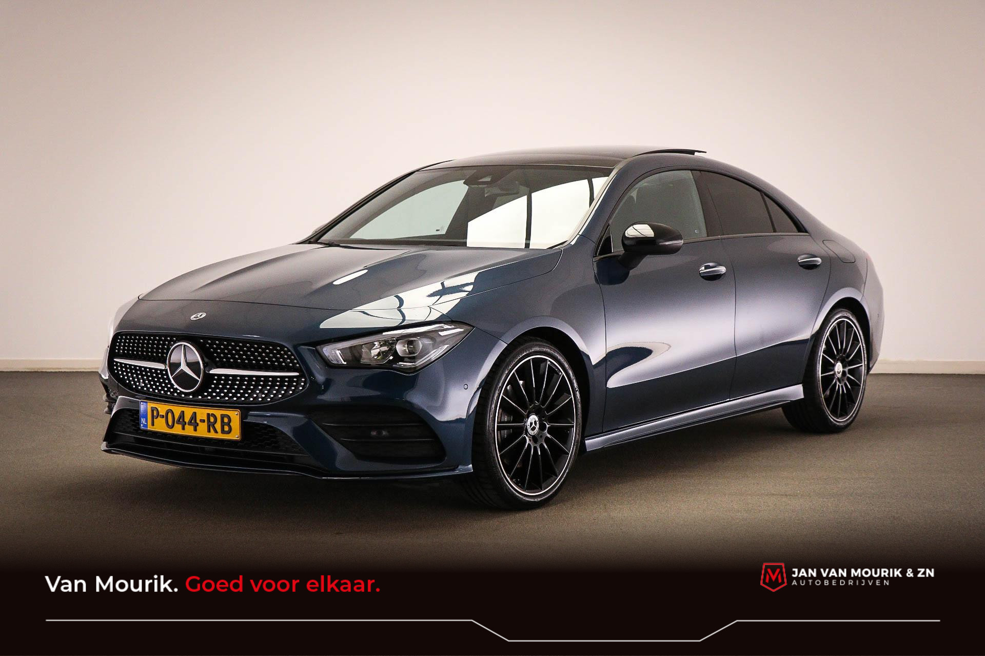 Mercedes-Benz CLA-klasse 200 AMG Line | PANORAMADAK | WIDESCREEN | APPLE | SFEERVERLICHTING | 19"