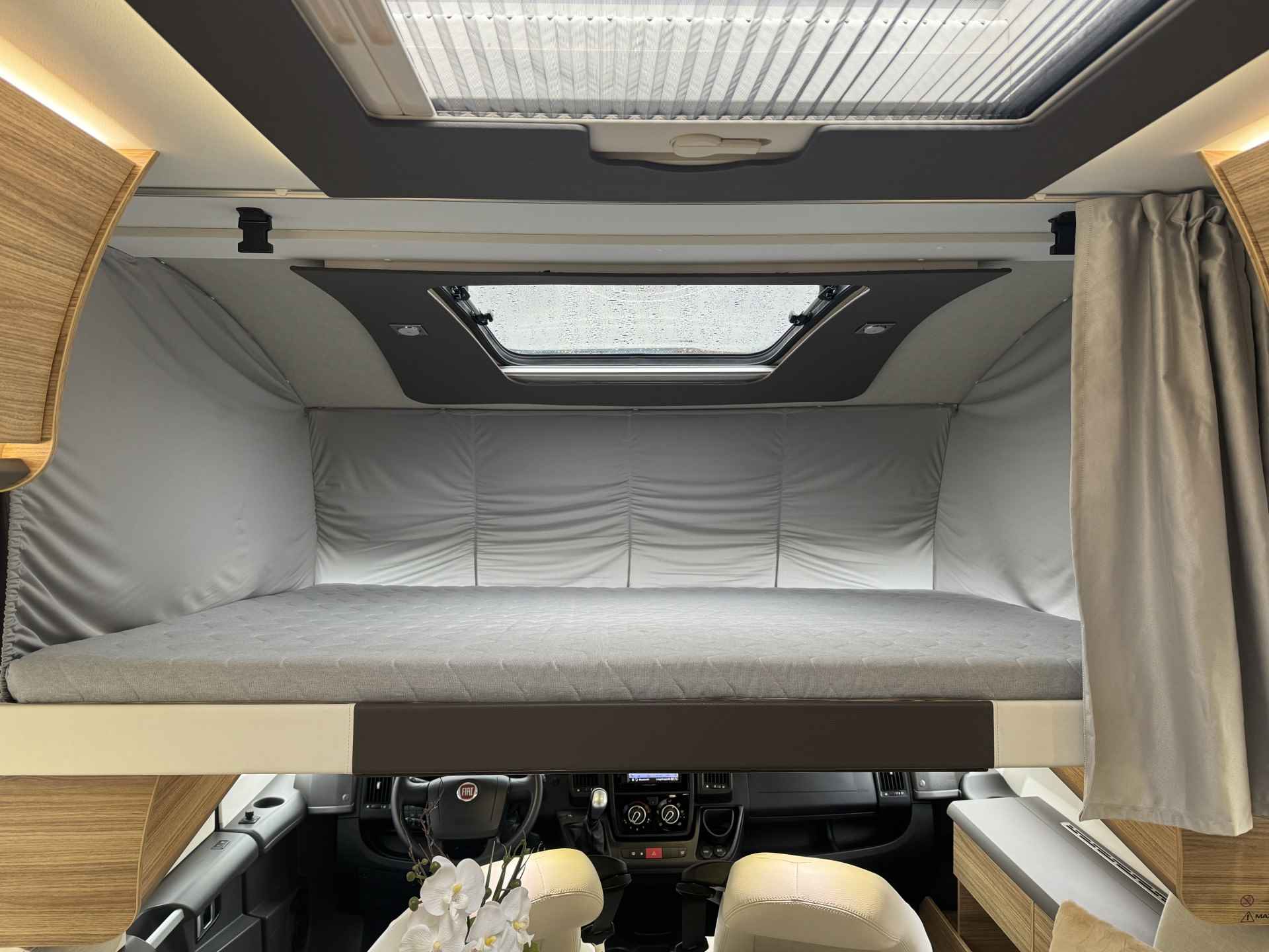 Adria Sonic 700 DC Plus 150 pk AUTOMAAT Euro6 EP LEVELSYSTEEM **Queensbed/4 zitplaatsen/4 slaapplaatsen/Face to Face/Luifel/Zonnepanee - 36/81