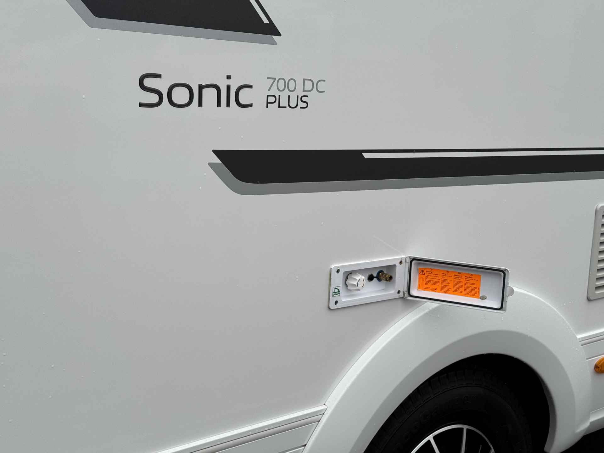 Adria Sonic 700 DC Plus 150 pk AUTOMAAT Euro6 EP LEVELSYSTEEM **Queensbed/4 zitplaatsen/4 slaapplaatsen/Face to Face/Luifel/Zonnepanee - 74/81