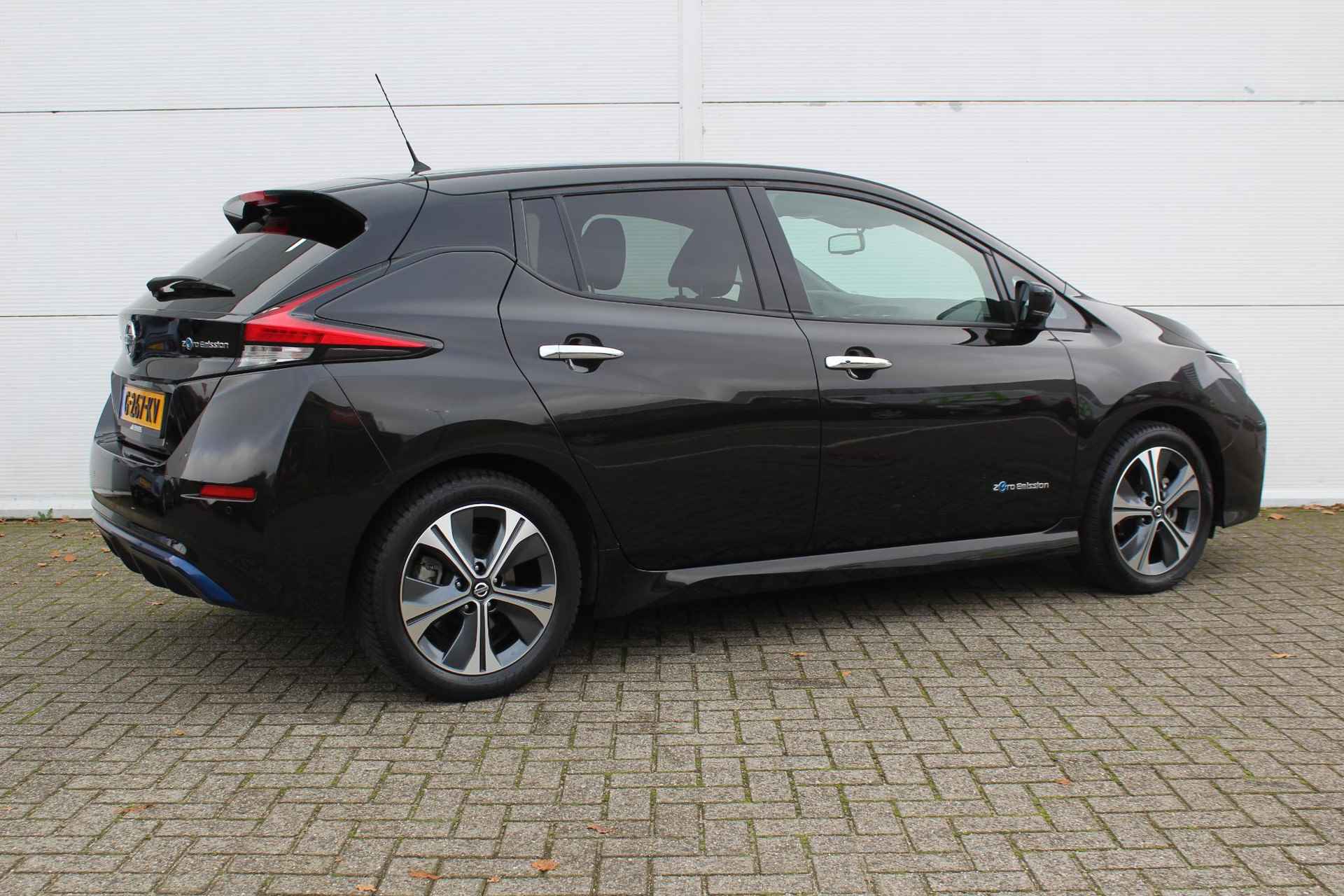 Nissan LEAF Tekna 40 kWh / €2000,- Subsidie Mogelijk / Navigatie + Apple Carplay/Android Auto / Bose / 360* Camera / Keyless Entry & Start / - 3/44