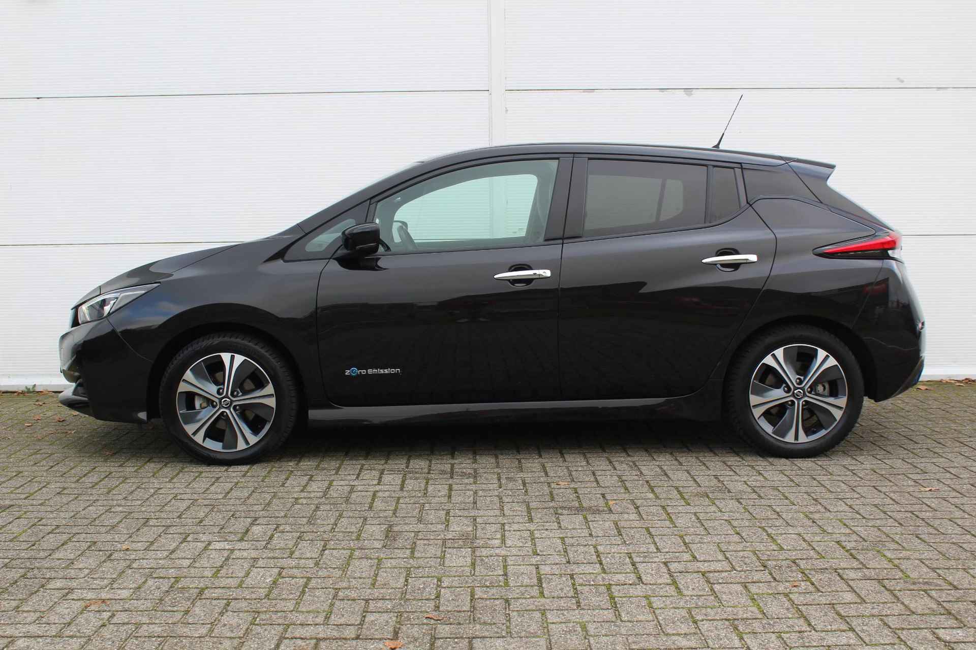 Nissan LEAF Tekna 40 kWh / €2000,- Subsidie Mogelijk / Navigatie + Apple Carplay/Android Auto / Bose / 360* Camera / Keyless Entry & Start / - 8/44