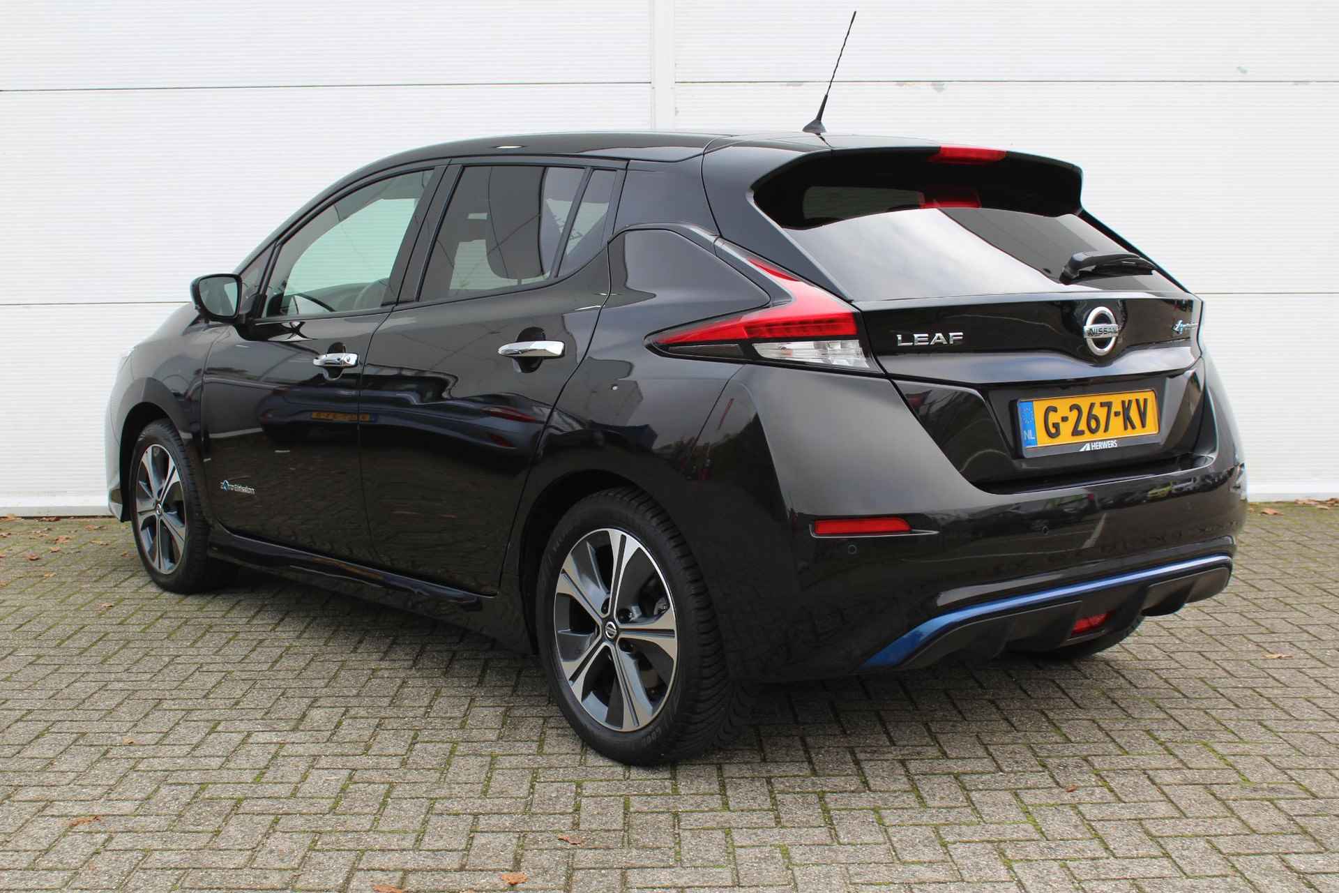 Nissan LEAF Tekna 40 kWh / €2000,- Subsidie Mogelijk / Navigatie + Apple Carplay/Android Auto / Bose / 360* Camera / Keyless Entry & Start / - 15/44