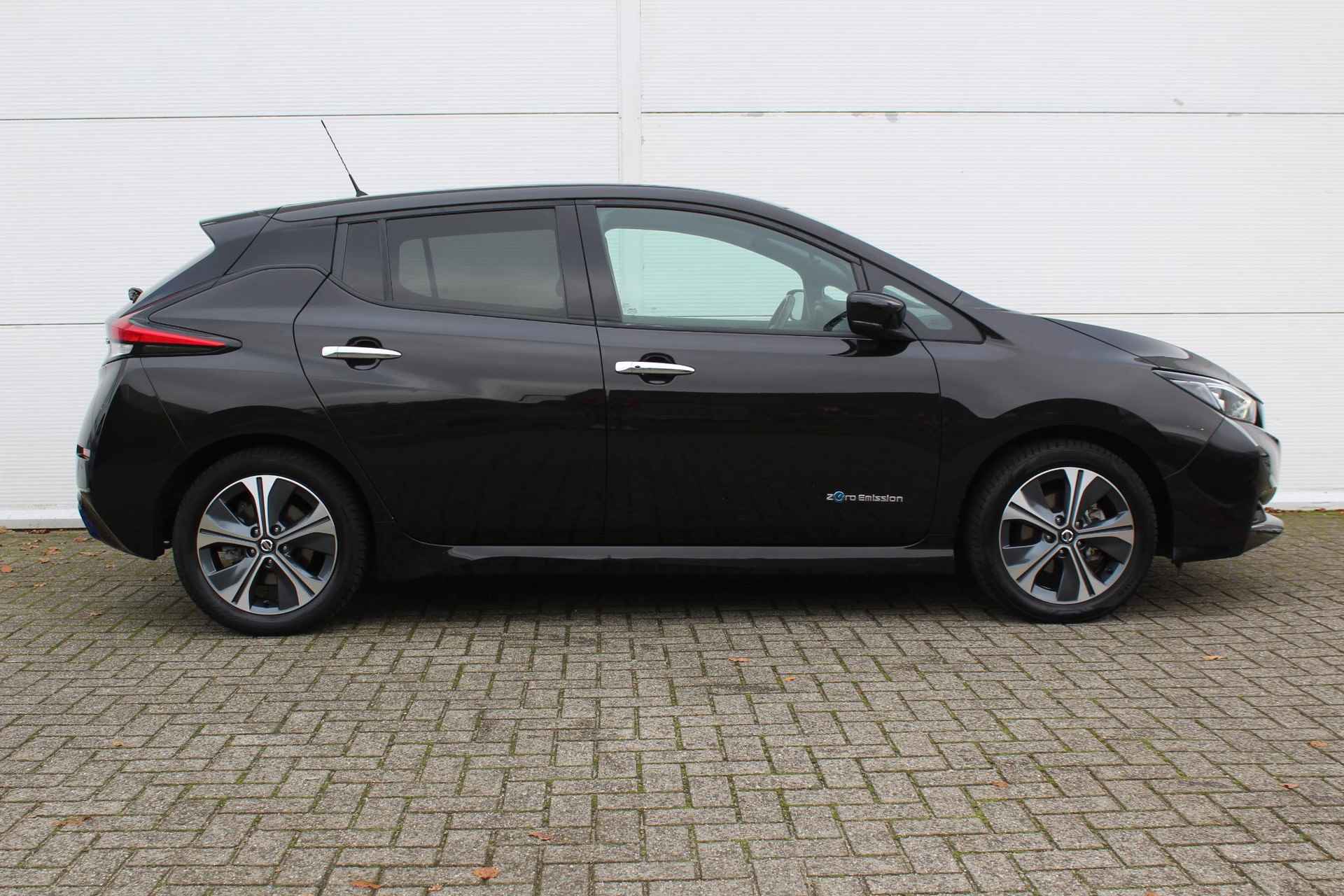 Nissan LEAF Tekna 40 kWh / €2000,- Subsidie Mogelijk / Navigatie + Apple Carplay/Android Auto / Bose / 360* Camera / Keyless Entry & Start / - 16/44