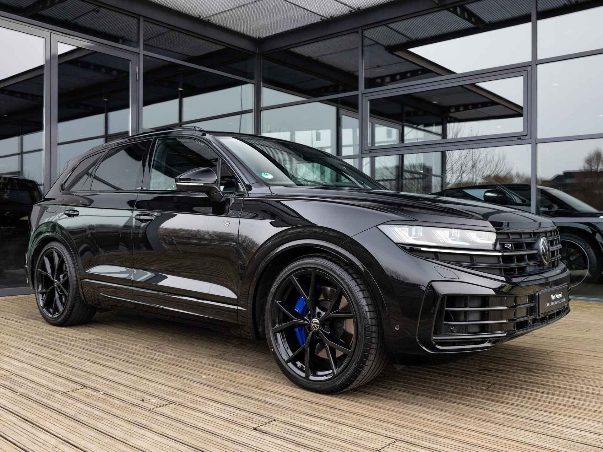 Volkswagen Touareg 3.0 TSi eHybrid 4MOTION R 462 PK | STOELMASSAGE | STOELVENTILATIE | DYNAUDIO | LUCHTVERING | ELEKTR.TREKHAAK | PANORAMA/SCHUIFKANTELDAK | 22 INCH ESTORIL BLACK | BLACK STYLE | SFEERVERLICHTING | STUURVERWARMING | FABRIEKSGARANTIE T/M 2029 | - 8/55