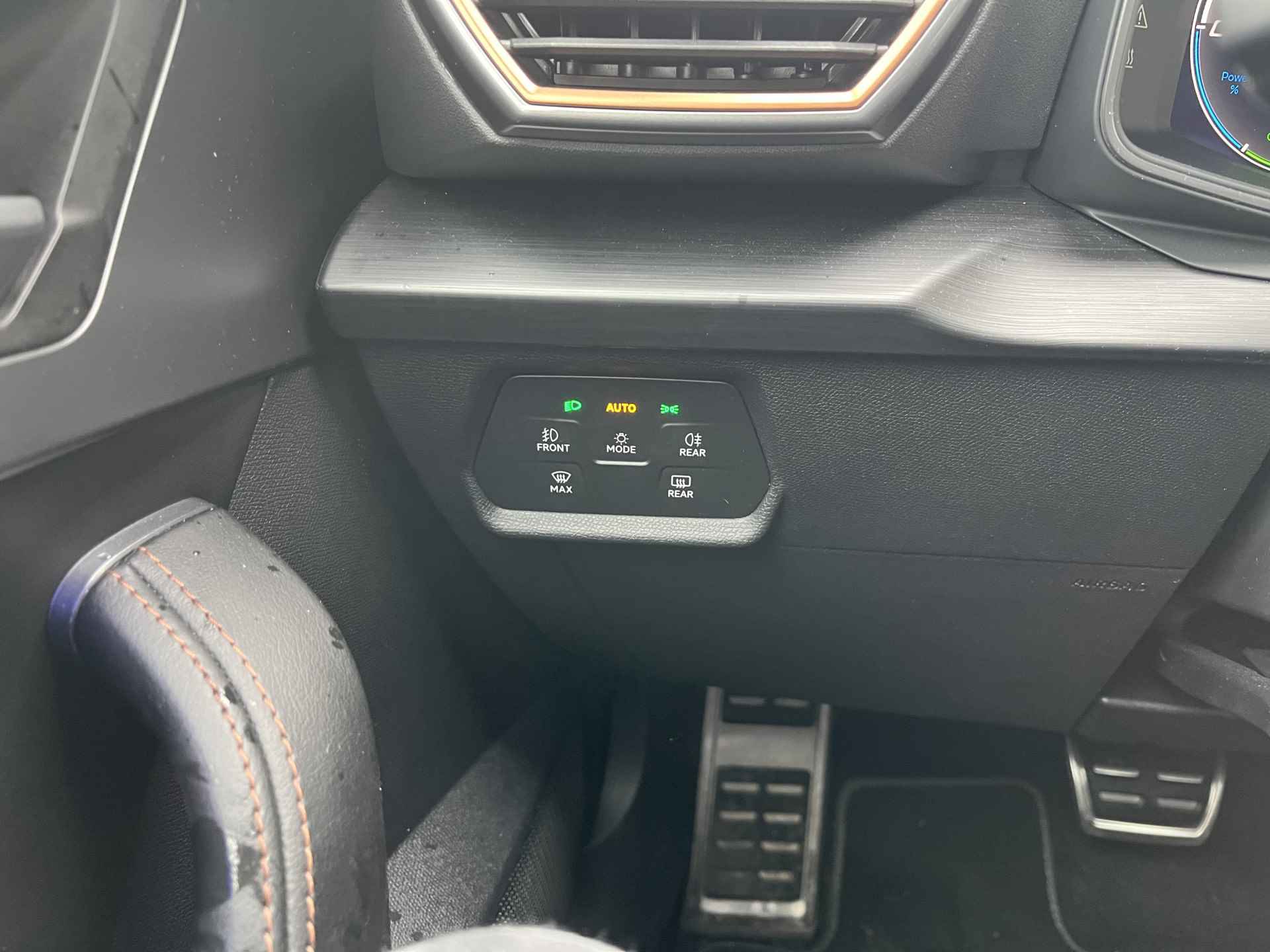 CUPRA Formentor 1.4 e-Hybrid VZ Black Edition / AUTOMAAT/ 245 PK/ PANO/ 360 CAMERA/ PARK. SENSOREN/ MATRIX/ DODE HOEK/ KEYLESS/ LEDEREN MEMORY SEATS/ STOEL EN STUUR VERWARM./ ADAPT. CRUISE/ APP CONNECT/ NAVI/ CLIMA/ DAB/ - 12/29