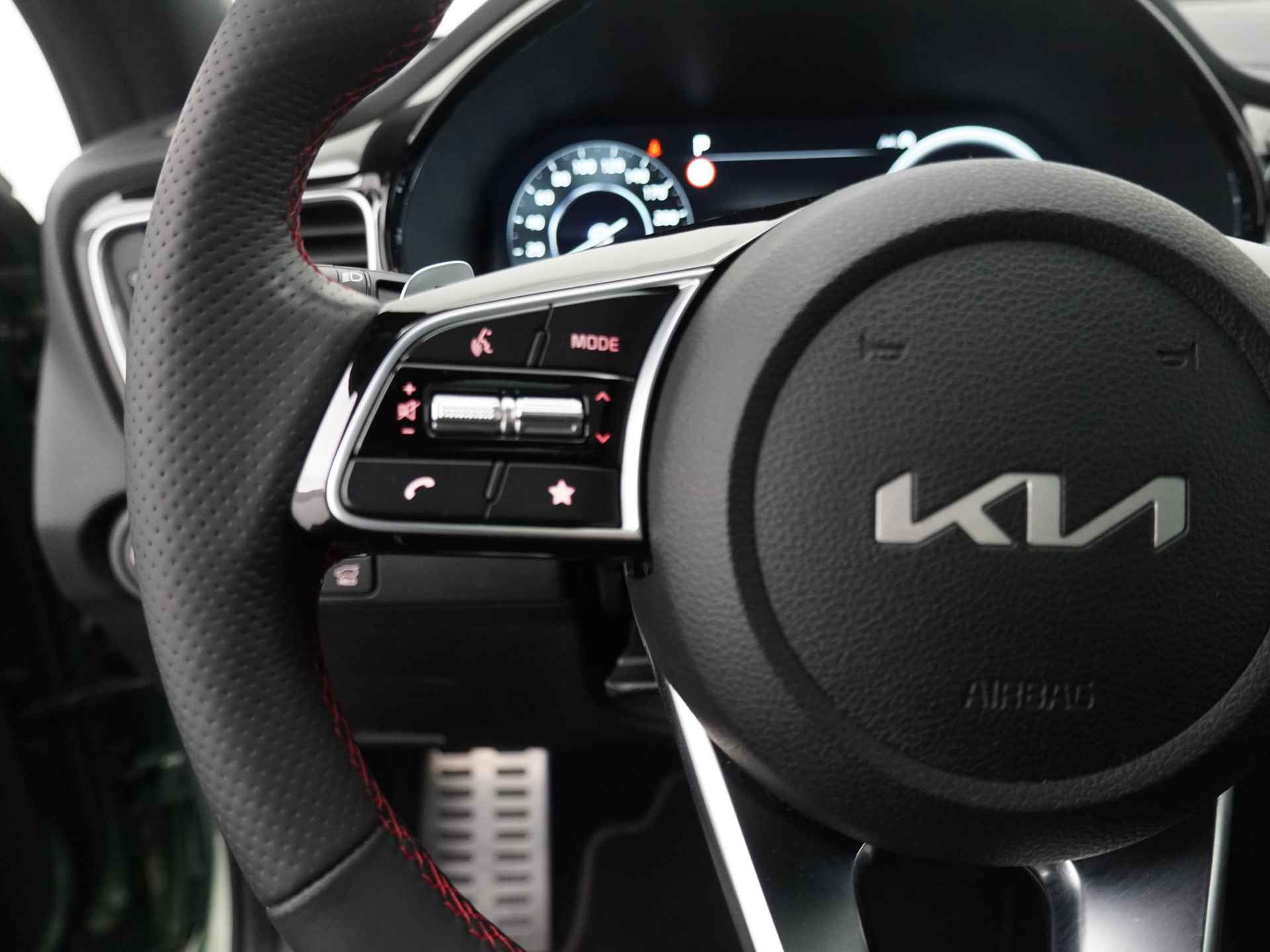 Kia ProCeed GT 1.6 T-GDi 204PK Automaat - NL Auto! - Navigatie - LED koplampen - Apple Carplay/Android Auto - Fabrieksgarantie tot 08-2029 - 23/45