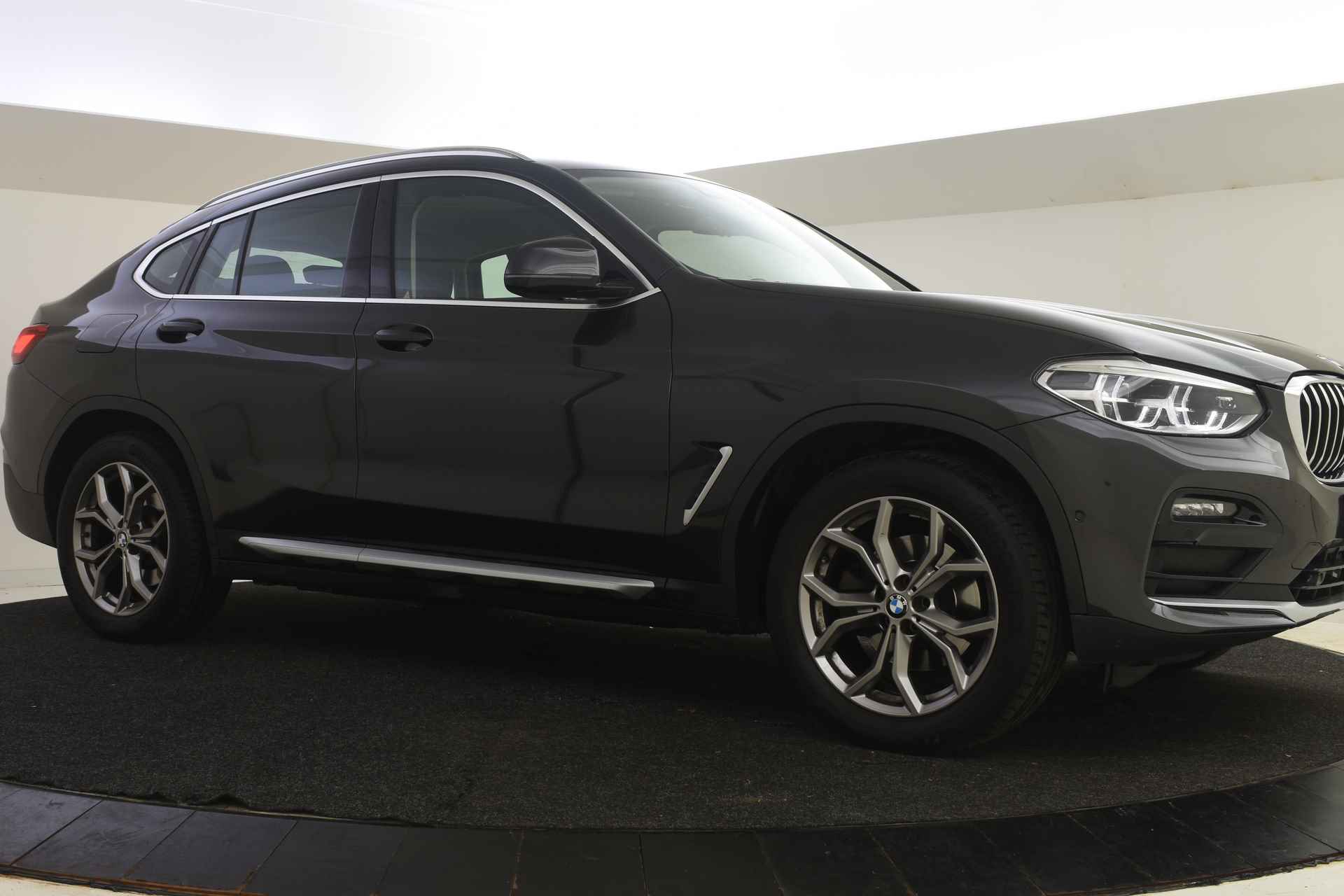 BMW X4 xDrive20i xLine Automaat / Sportstoelen / Trekhaak / Adaptieve LED / Adaptief onderstel / Active Cruise Control / Head-Up / Comfort Access - 23/47