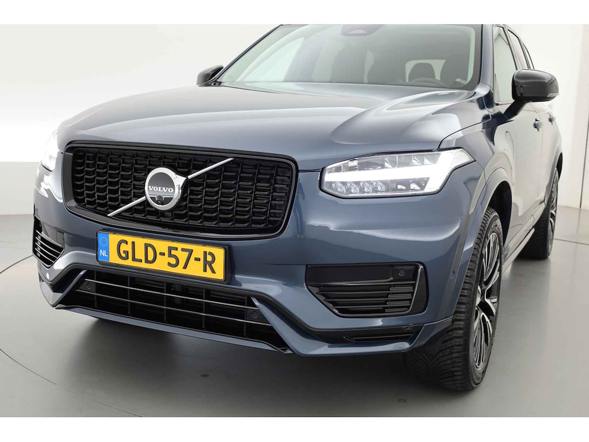 Volvo XC90 2.0 455PK T8 Recharge AWD Plus Dark, Trekhaak, 360 camera, H&K Audio - 2/39