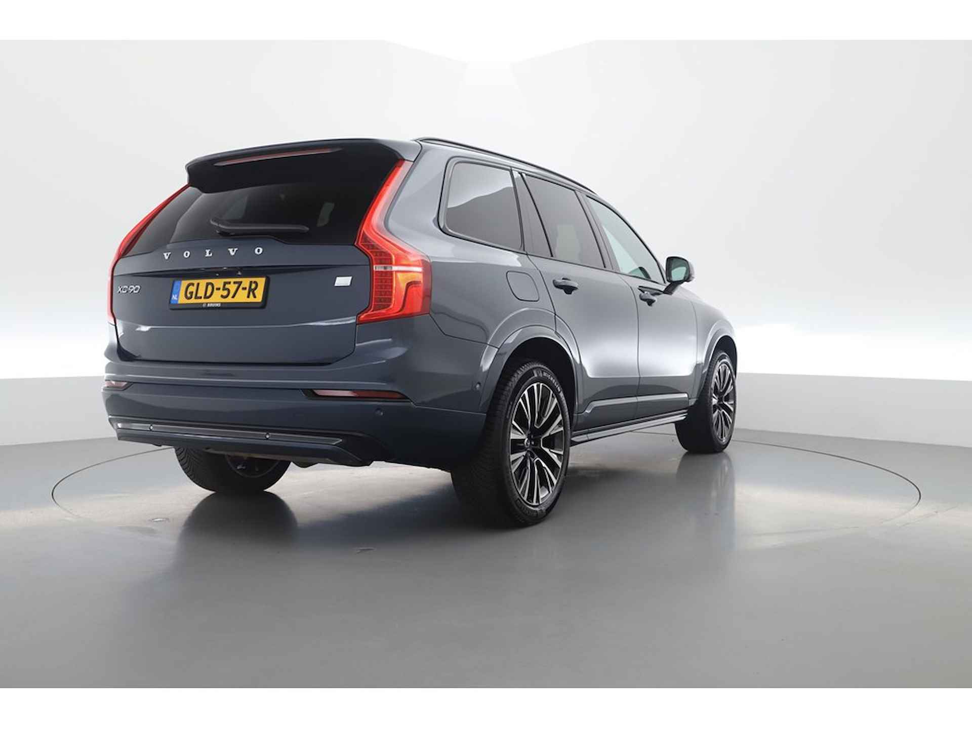 Volvo XC90 2.0 455PK T8 Recharge AWD Plus Dark, Trekhaak, 360 camera, H&K Audio - 4/39