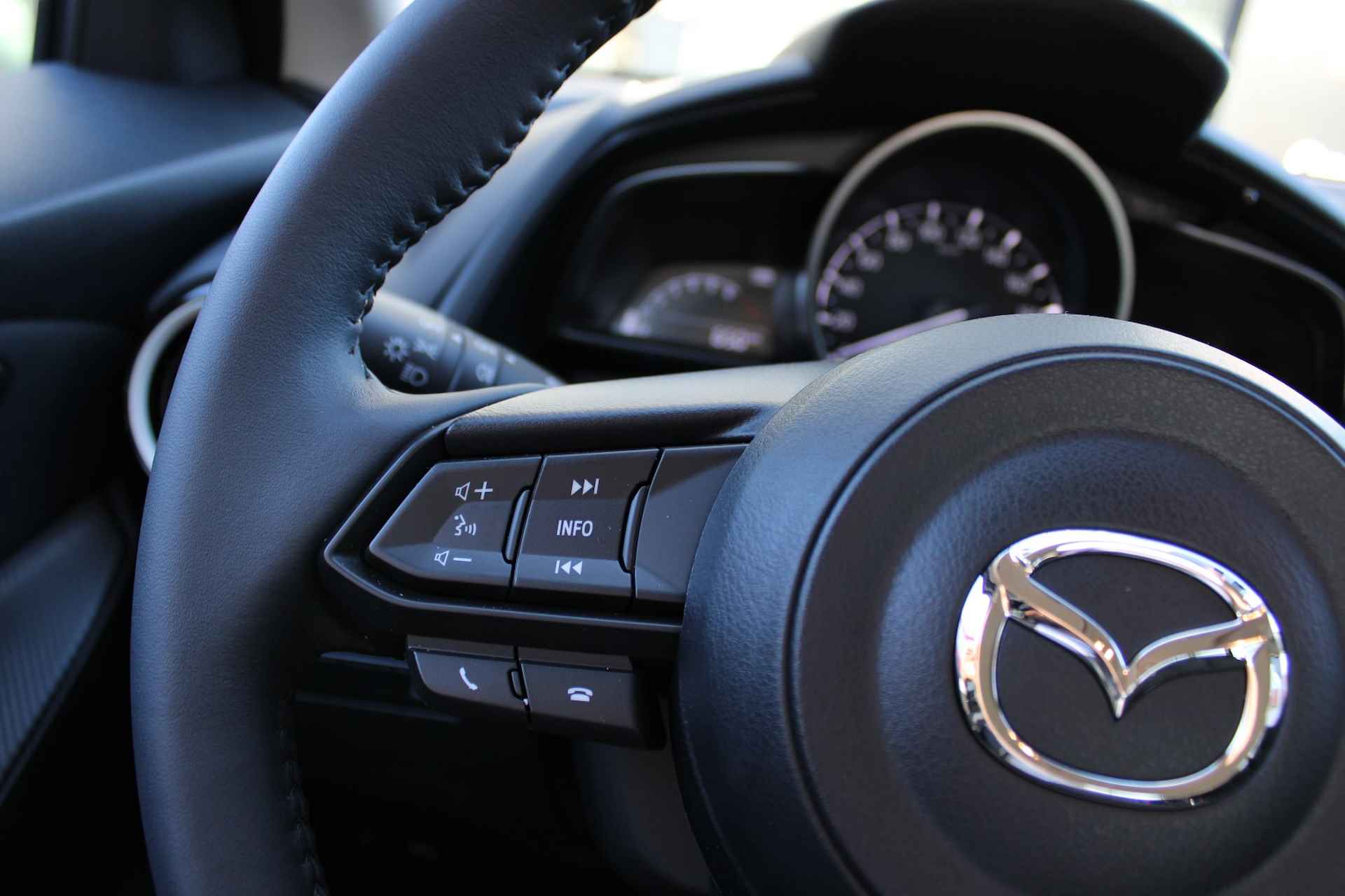 Mazda 2 1.5 SKYACTIV-G 90PK M-Hybrid Centre-Line Carplay Navigatie Led - 13/26