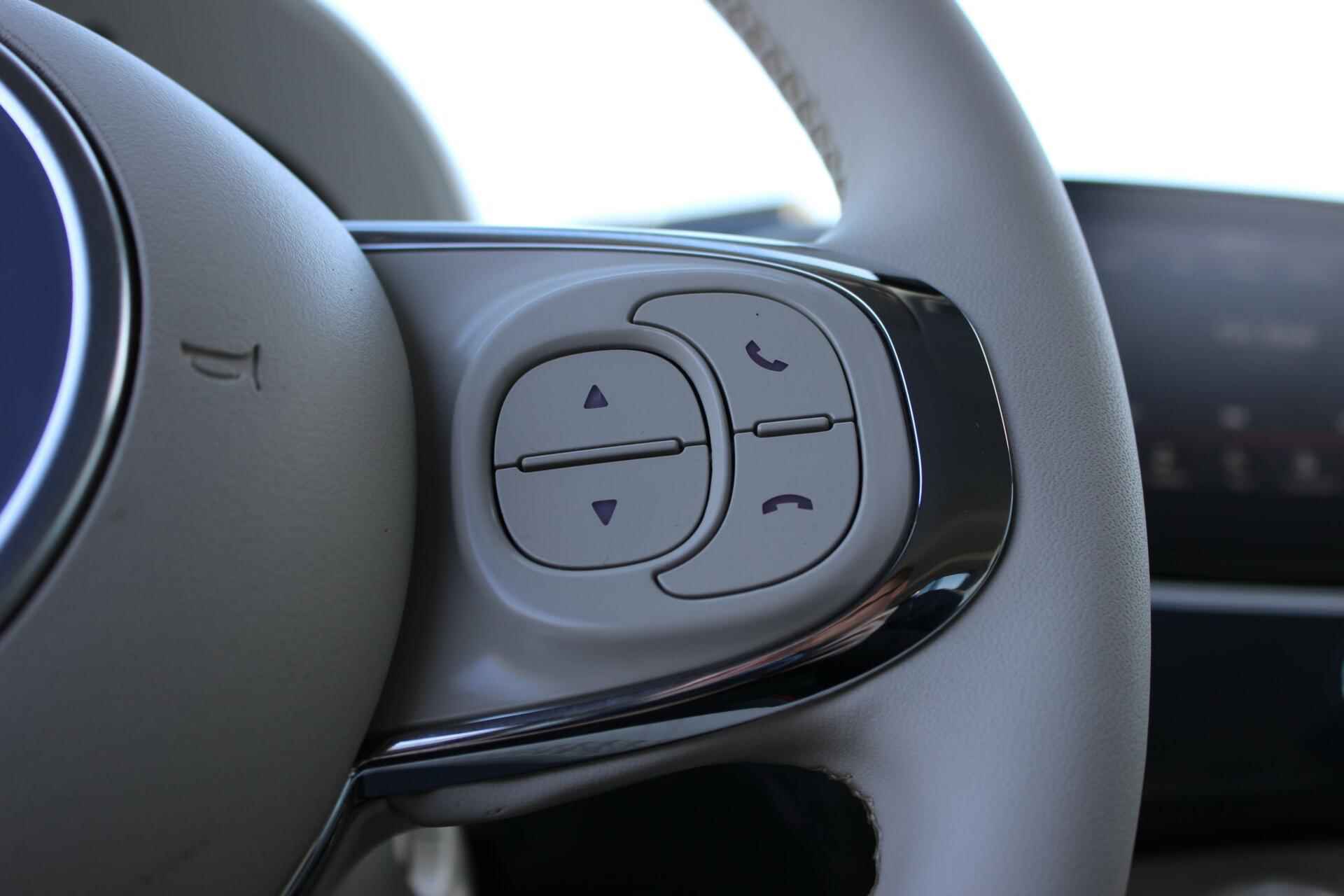 Fiat 500 1.2 Lounge // Inclusief 12 maanden Garantie! - Navigatie - Cruise control - Parkeersensoren - Apple CarPlay & Android Auto - 11/19