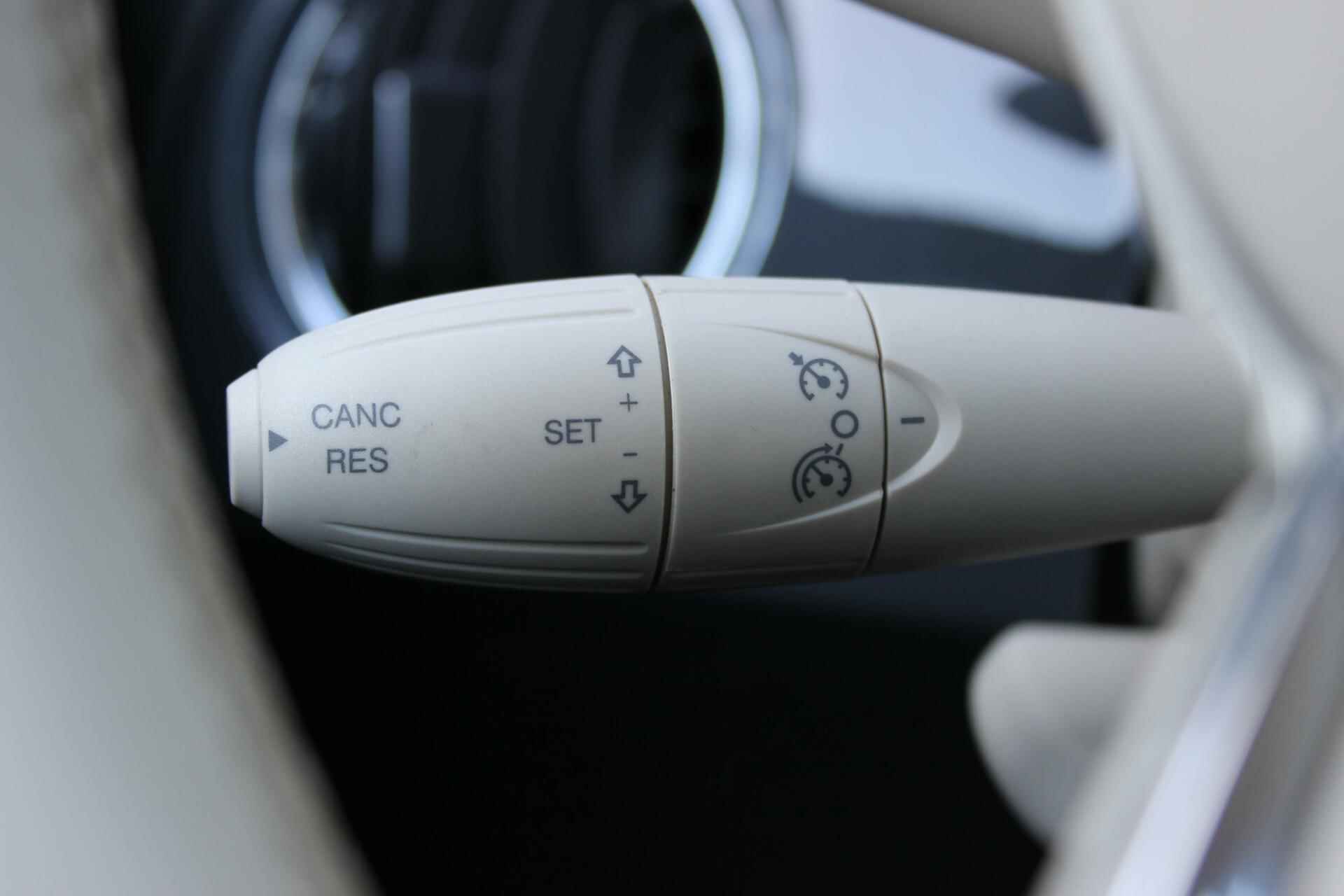 Fiat 500 1.2 Lounge // Inclusief 12 maanden Garantie! - Navigatie - Cruise control - Parkeersensoren - Apple CarPlay & Android Auto - 12/19