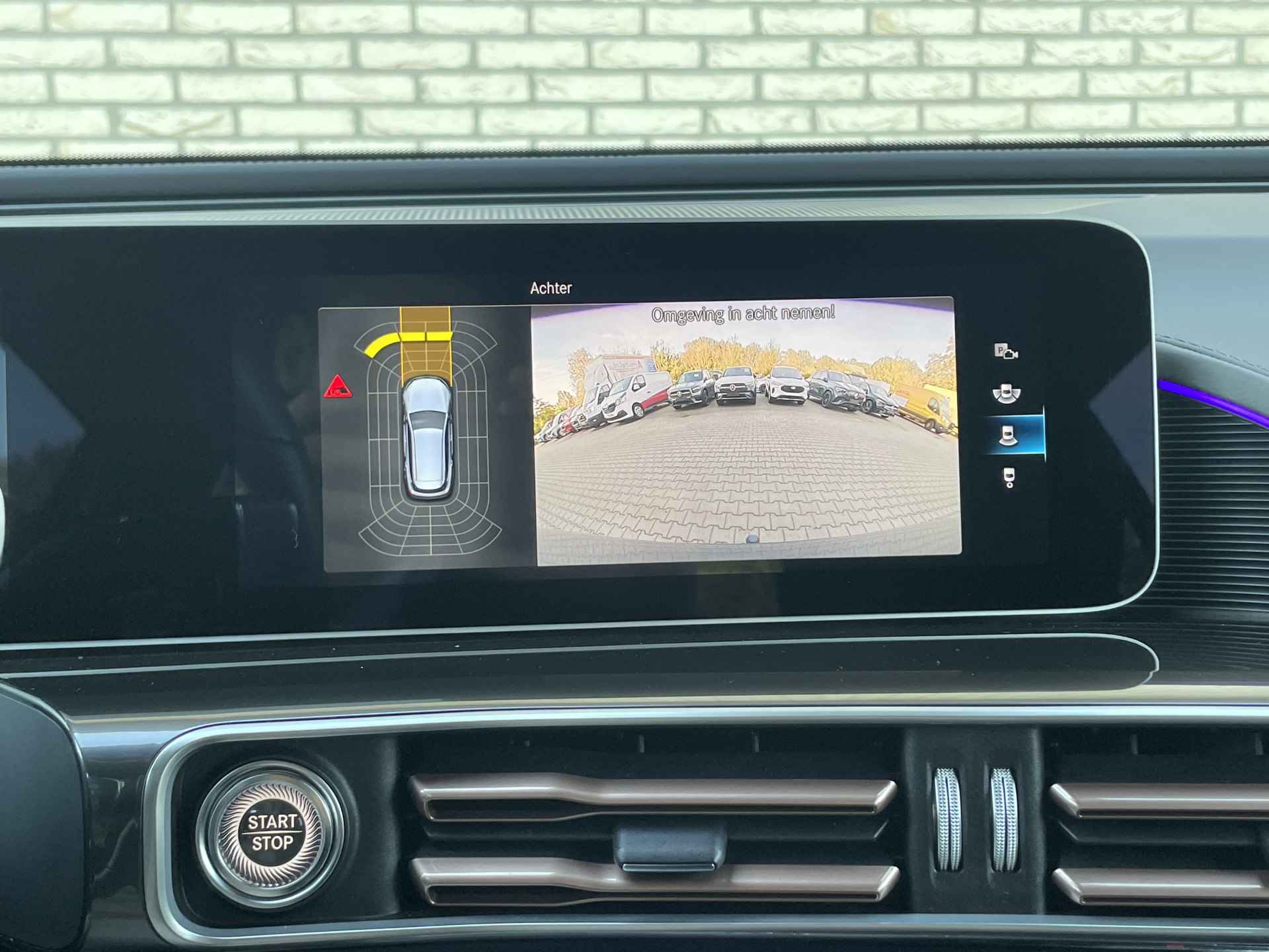 Mercedes-Benz EQC 400 4-Matic Business Solution AMG 80 kWh l Trekhaak l Carplay l *Set winterwielen* - 21/22