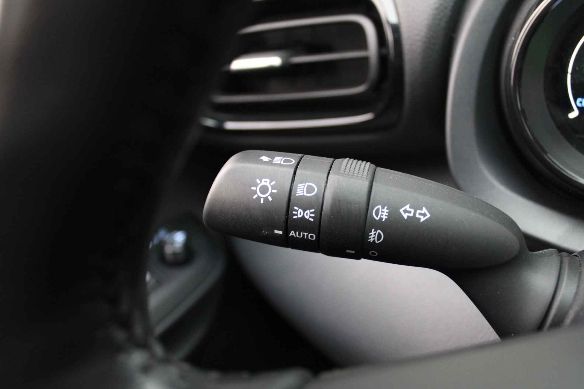 Mazda 2 Hybrid 1.5 Select | Airco | Navi | Cruise | PDC | Head-up display | Camera | - 12/35