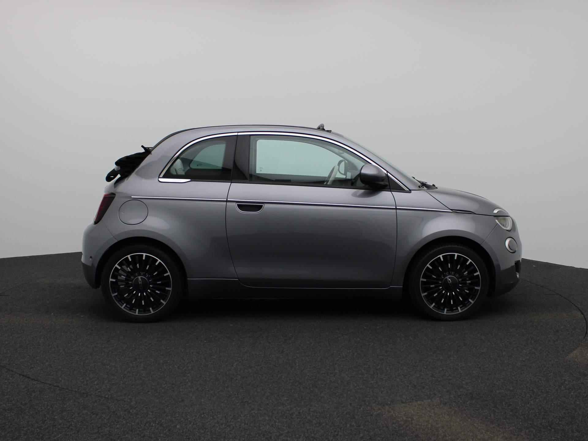 Fiat 500e C La Prima 42 kWh | Lederen bekleding| Navigatie | Apple carplay / Android auto | Parkeer camera | Parkeer sensoren | Lichtmetalen velgen | LED | - 4/37