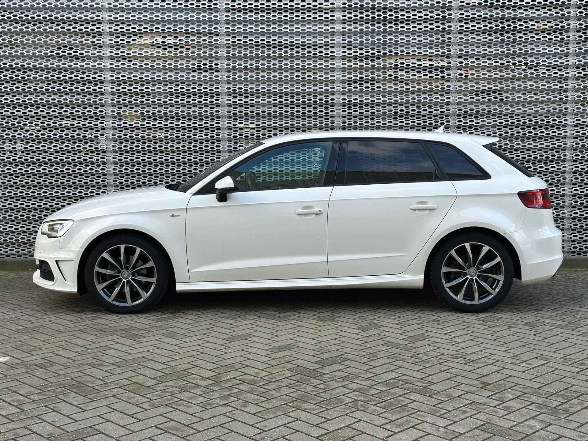 Audi A3 Sportback 1.4 TFSI CoD Adrenalin Sport / 3xS-Line / Alarmsysteem / Dodehoek Sensor / Parkeersensoren V+A - 5/30