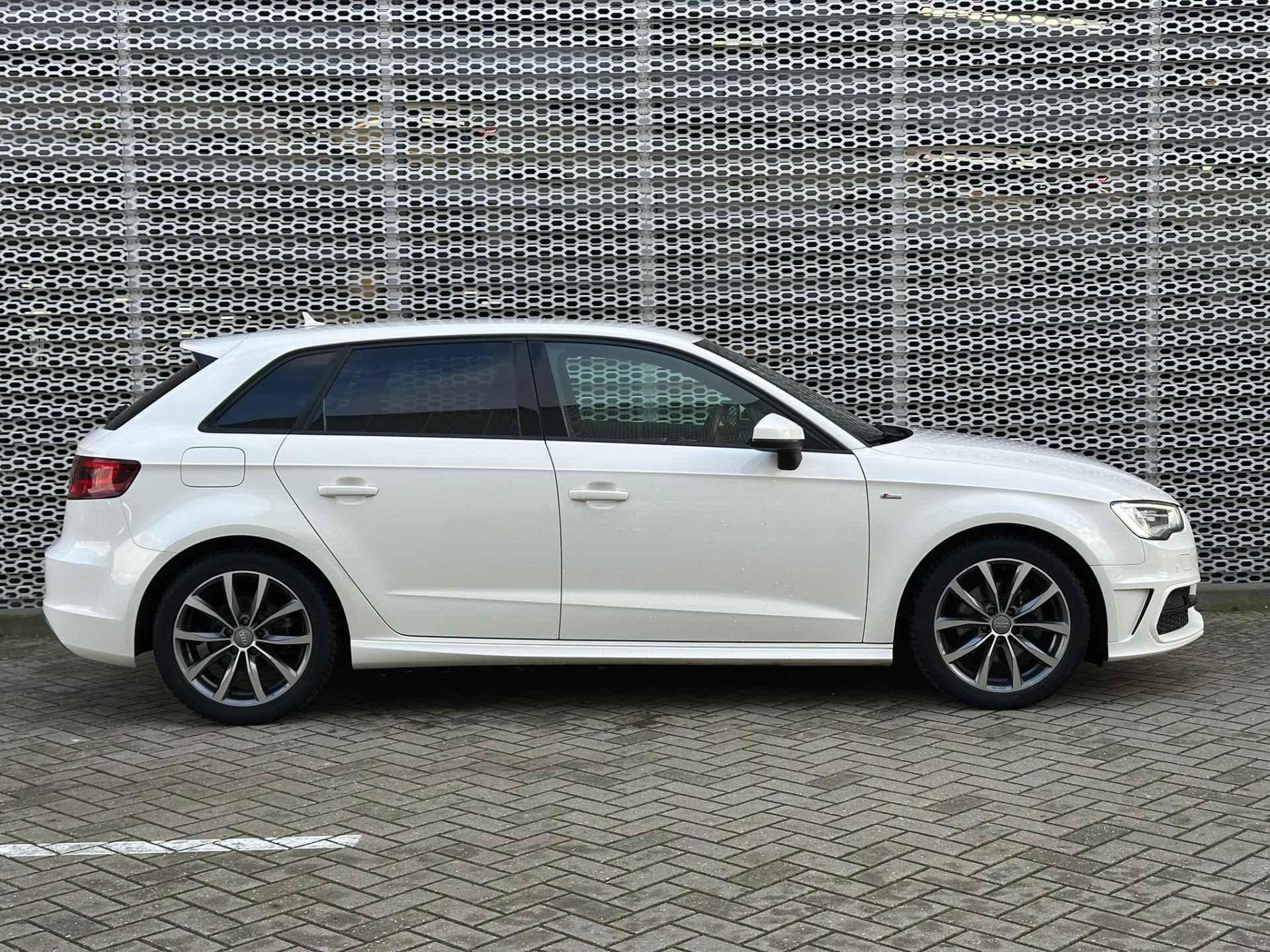 Audi A3 Sportback 1.4 TFSI CoD Adrenalin Sport / 3xS-Line / Alarmsysteem / Dodehoek Sensor / Parkeersensoren V+A - 9/30