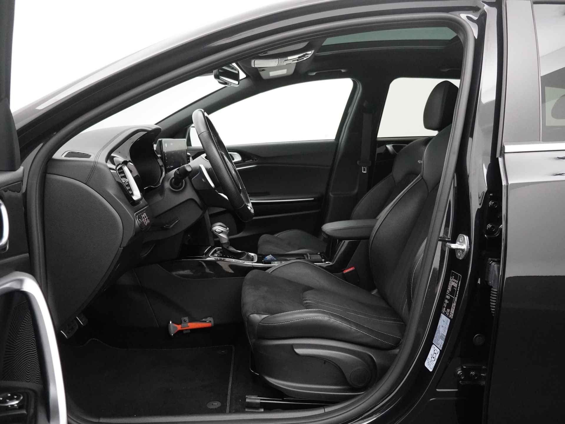 Kia Ceed Sportswagon 1.5 T-GDi GT-Line - Automaat - Panorama Dak - Trekhaak - Apple CarPlay / Android Auto - Adaptieve Cruise Control - Fabrieksgarantie tot 03-2029 - 17/39