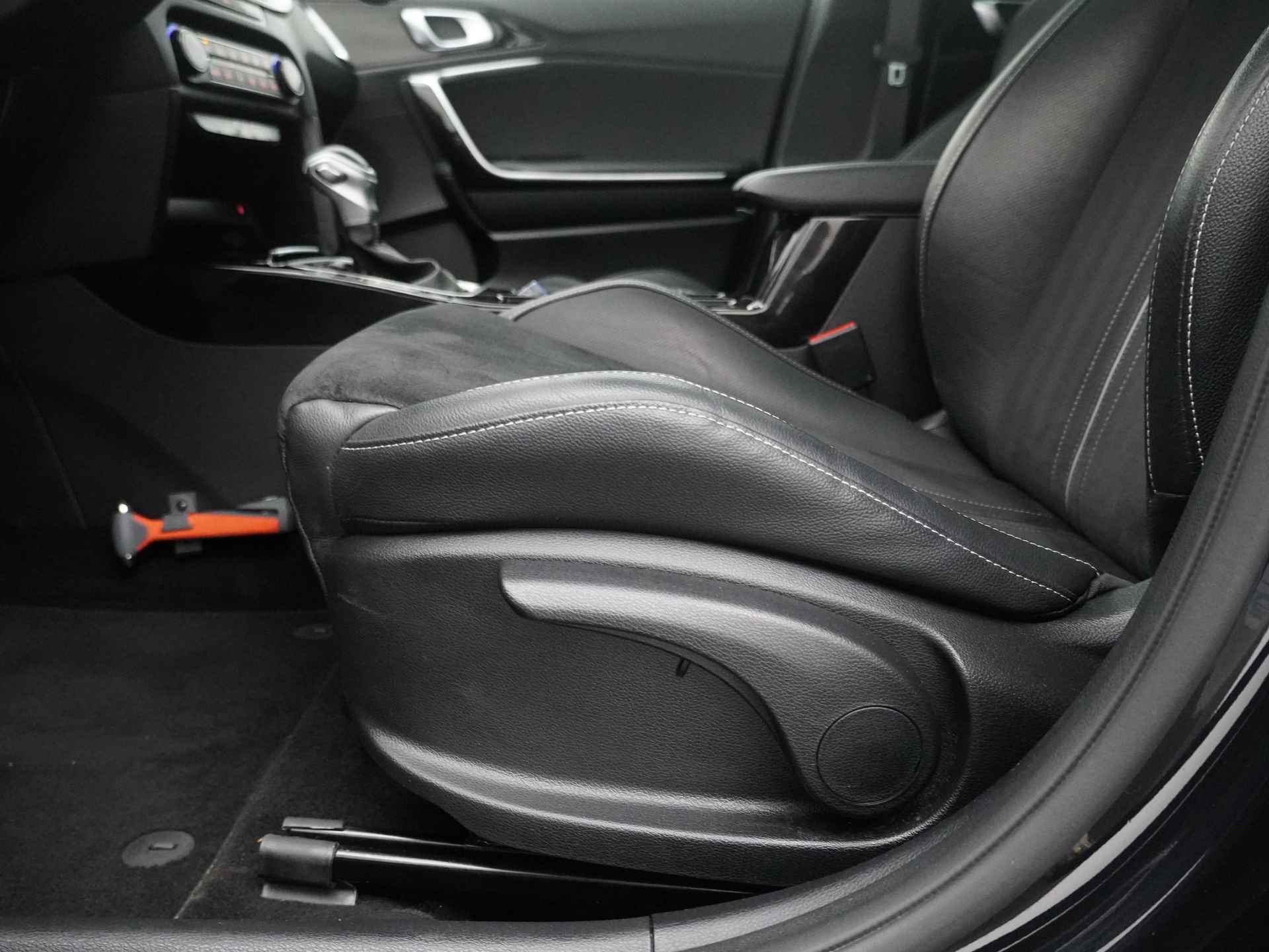 Kia Ceed Sportswagon 1.5 T-GDi GT-Line - Automaat - Panorama Dak - Trekhaak - Apple CarPlay / Android Auto - Adaptieve Cruise Control - Fabrieksgarantie tot 03-2029 - 18/39