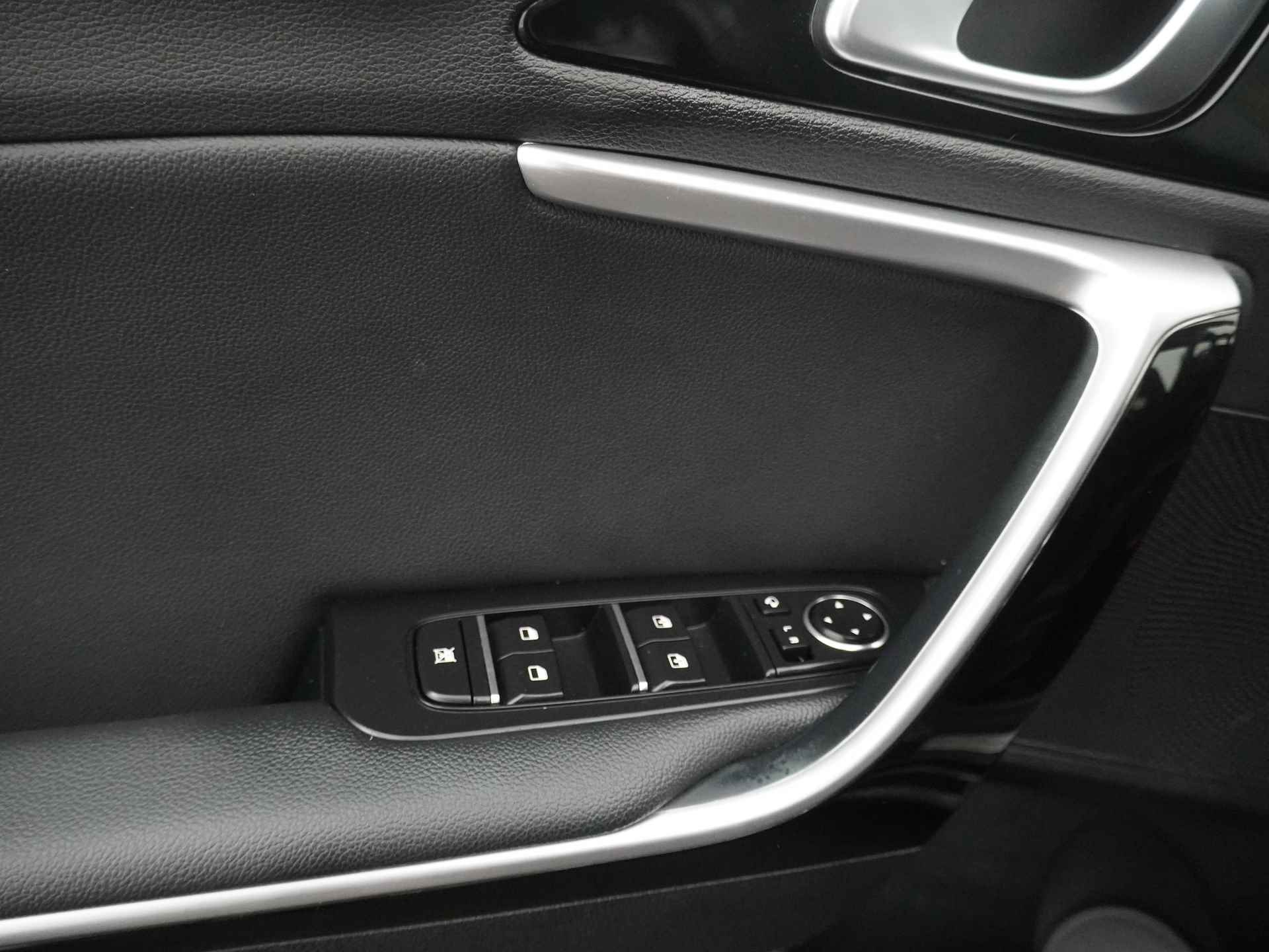 Kia Ceed Sportswagon 1.5 T-GDi GT-Line - Automaat - Panorama Dak - Trekhaak - Apple CarPlay / Android Auto - Adaptieve Cruise Control - Fabrieksgarantie tot 03-2029 - 19/39
