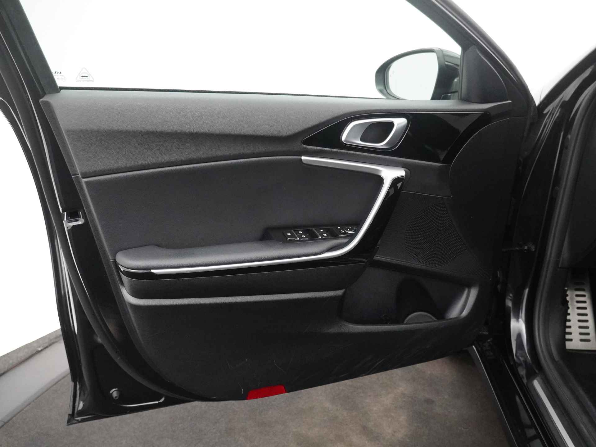Kia Ceed Sportswagon 1.5 T-GDi GT-Line - Automaat - Panorama Dak - Trekhaak - Apple CarPlay / Android Auto - Adaptieve Cruise Control - Fabrieksgarantie tot 03-2029 - 20/39
