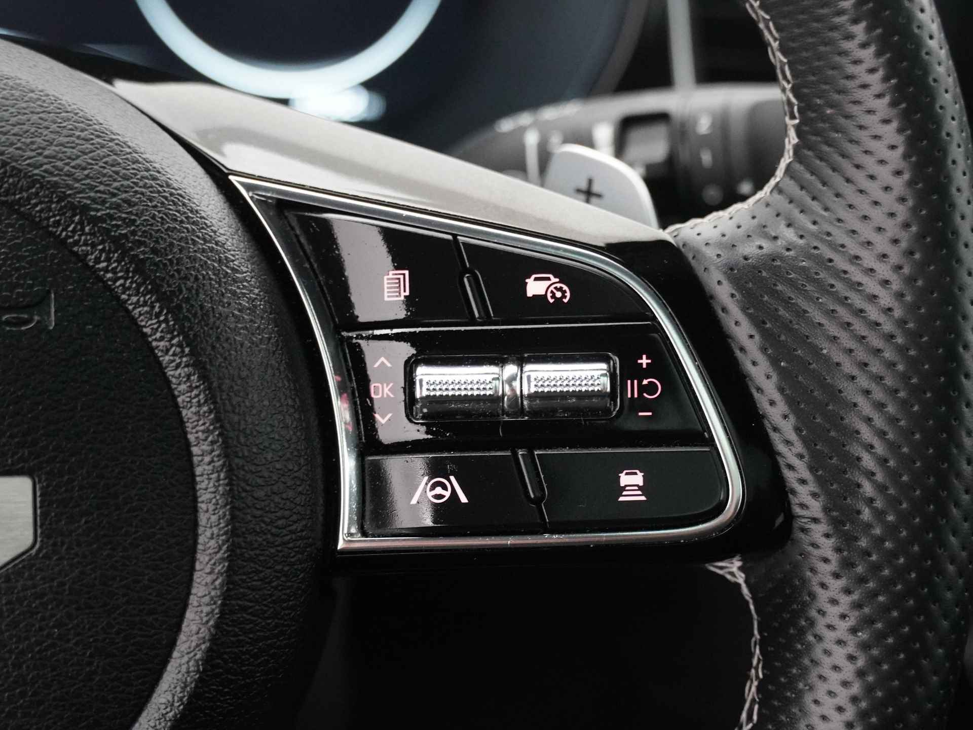 Kia Ceed Sportswagon 1.5 T-GDi GT-Line - Automaat - Panorama Dak - Trekhaak - Apple CarPlay / Android Auto - Adaptieve Cruise Control - Fabrieksgarantie tot 03-2029 - 24/39