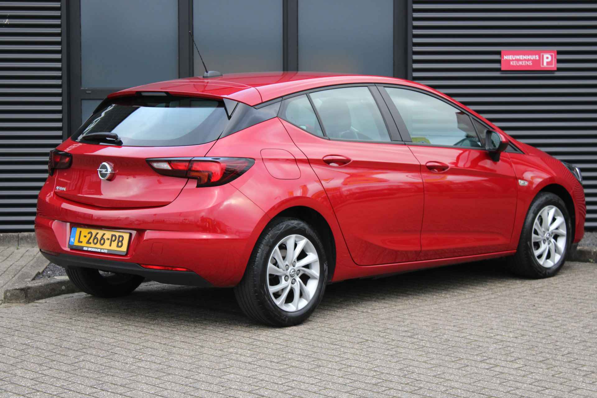 Opel Astra 1.2 T 110 pk 5drs Edition / Navigatie / Parkeersensoren / Airco / Cruise Control / Carplay / '' vraag een vrijblijvende offerte aan '' - 4/26