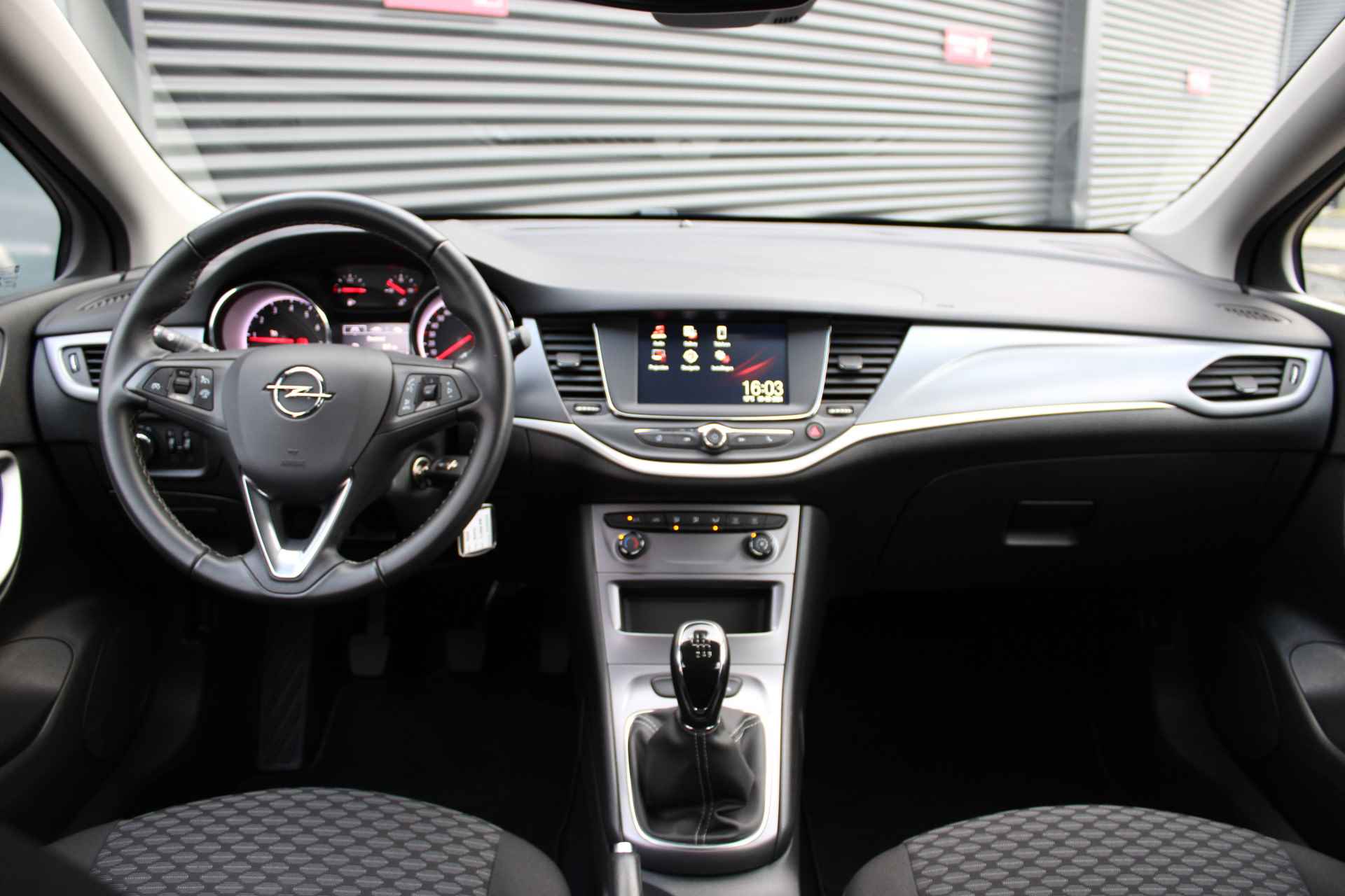 Opel Astra 1.2 T 110 pk 5drs Edition / Navigatie / Parkeersensoren / Airco / Cruise Control / Carplay / '' vraag een vrijblijvende offerte aan '' - 5/26