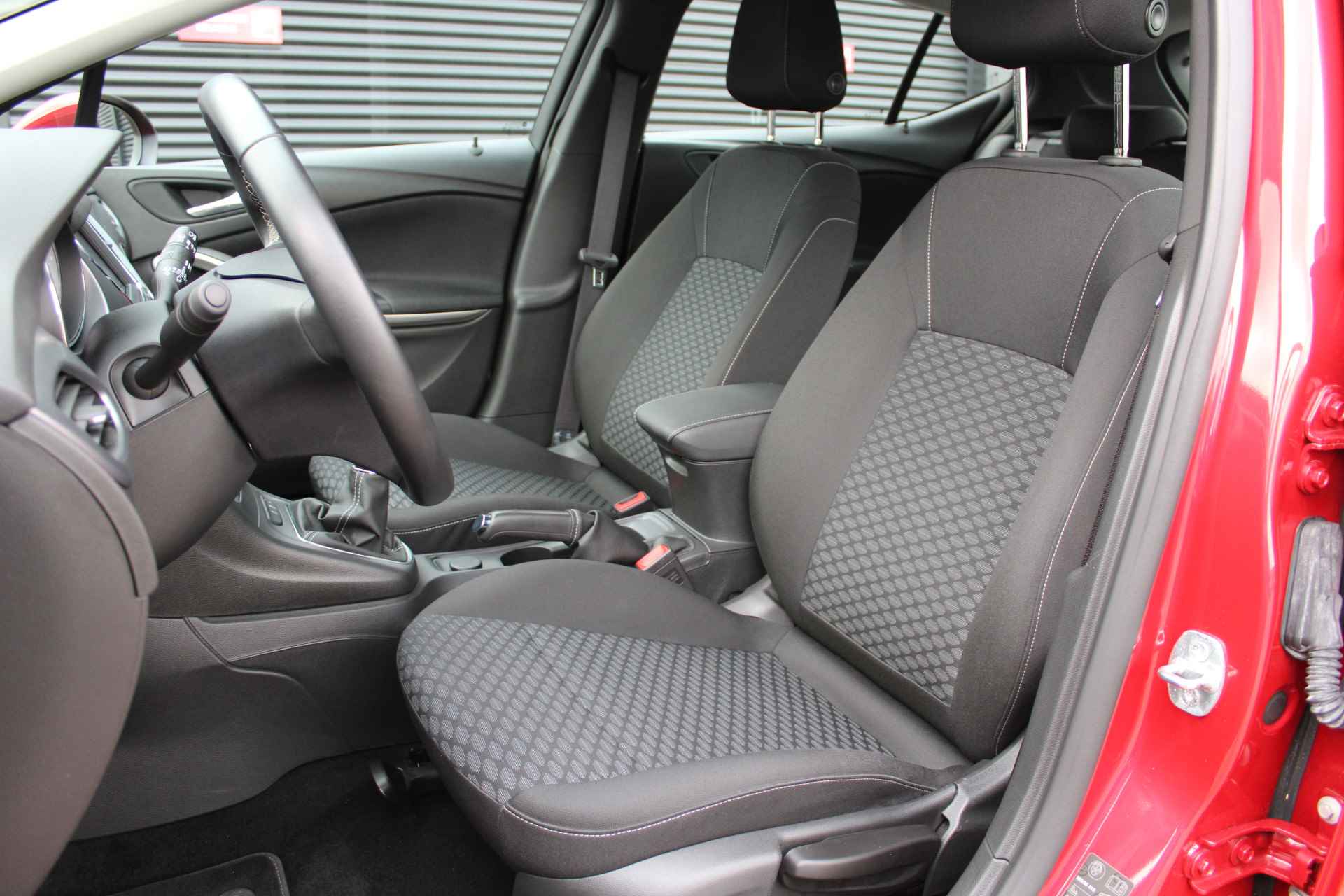 Opel Astra 1.2 T 110 pk 5drs Edition / Navigatie / Parkeersensoren / Airco / Cruise Control / Carplay / '' vraag een vrijblijvende offerte aan '' - 9/26