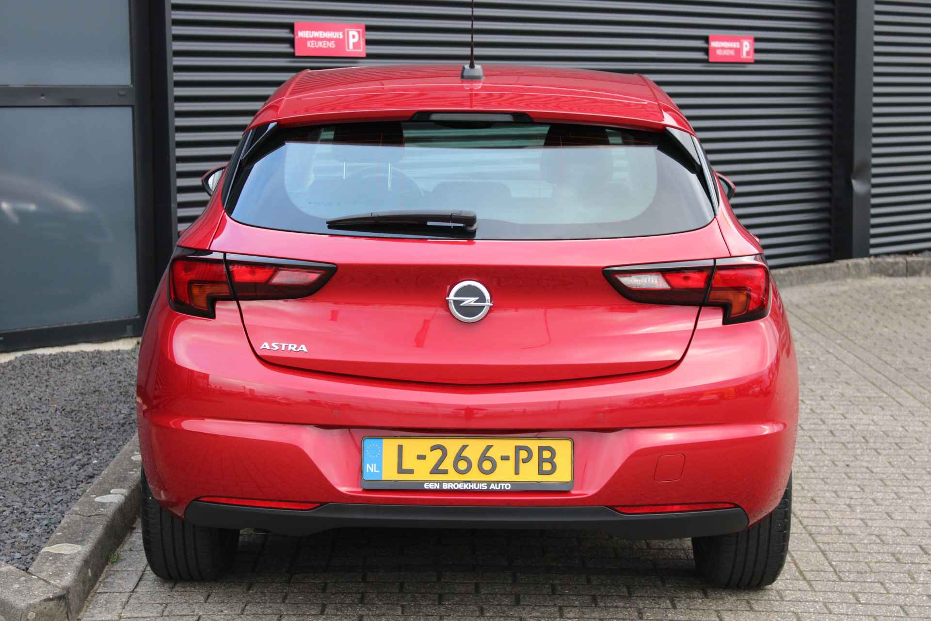 Opel Astra 1.2 T 110 pk 5drs Edition / Navigatie / Parkeersensoren / Airco / Cruise Control / Carplay / '' vraag een vrijblijvende offerte aan '' - 26/26