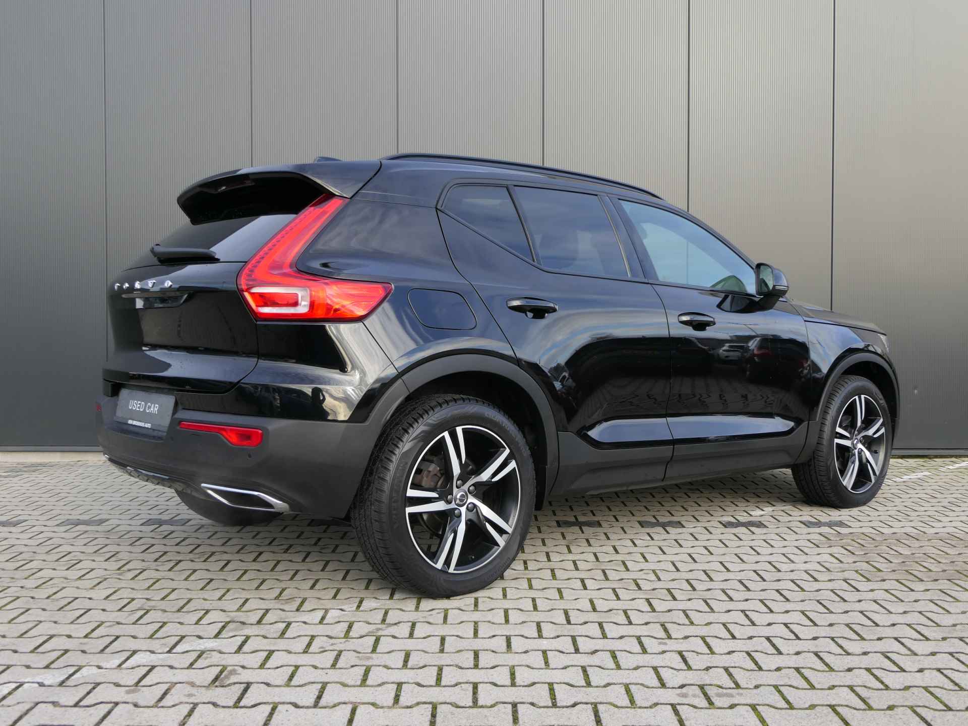 Volvo XC40 T3 R-Design | Panoramadak | Harman/Kardon | Adaptieve Cruise | BLIS | Camera | Elektrische Achterklep | Keyless | Dynamische LED - 4/42