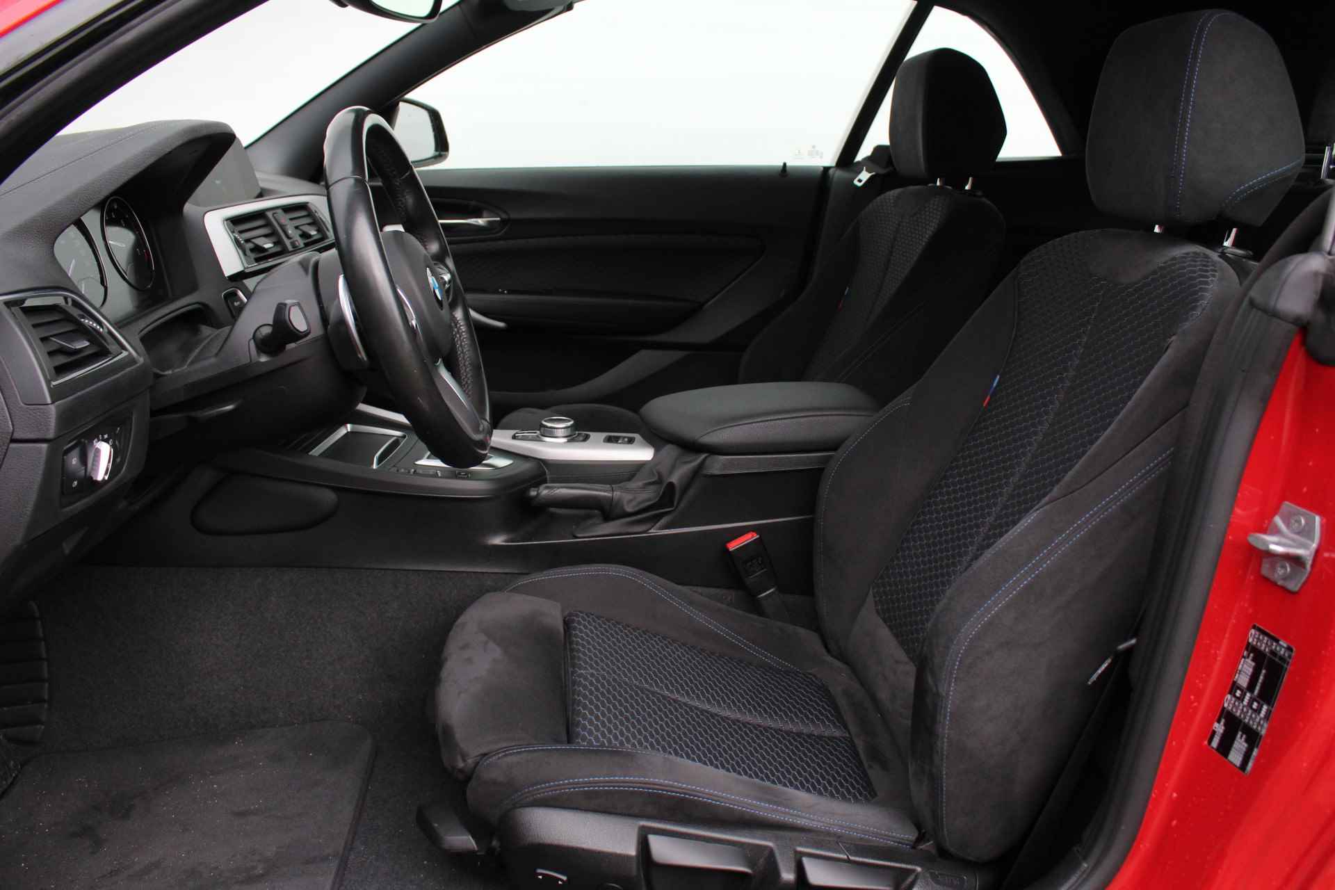BMW 2 Serie Cabrio 220i M Sport Automaat / Sportstoelen / LED / M Sportonderstel / PDC voor + achter / Stoelverwarming - 9/32